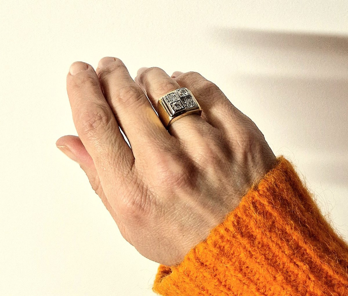 Bague Tank Forme Chevalière Diamants En Damier Sur  Platine Et Or Jaune -photo-7
