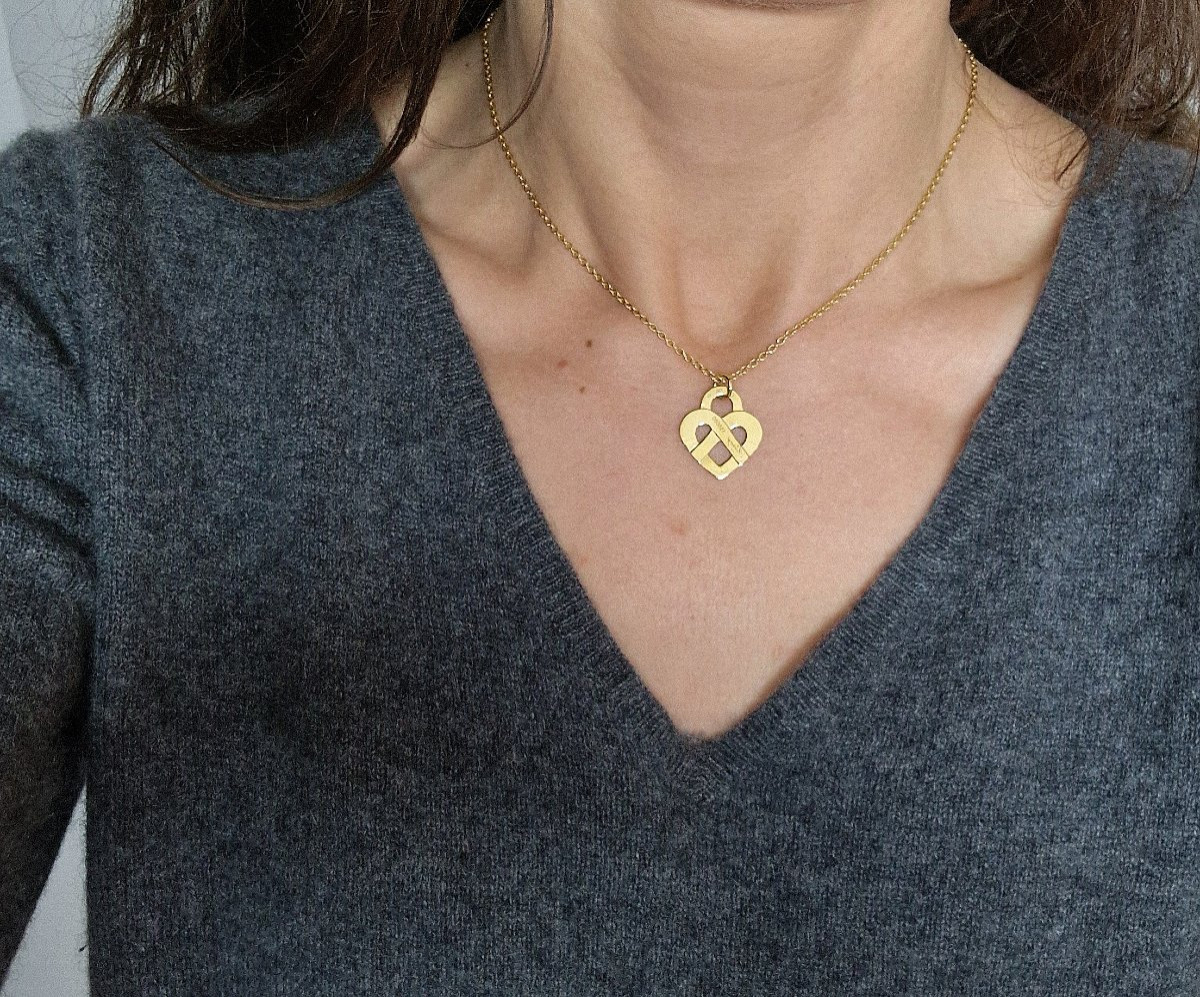Poiray Yellow Gold Necklace With Intertwined Heart Pendant On Its Chain And Case-photo-8