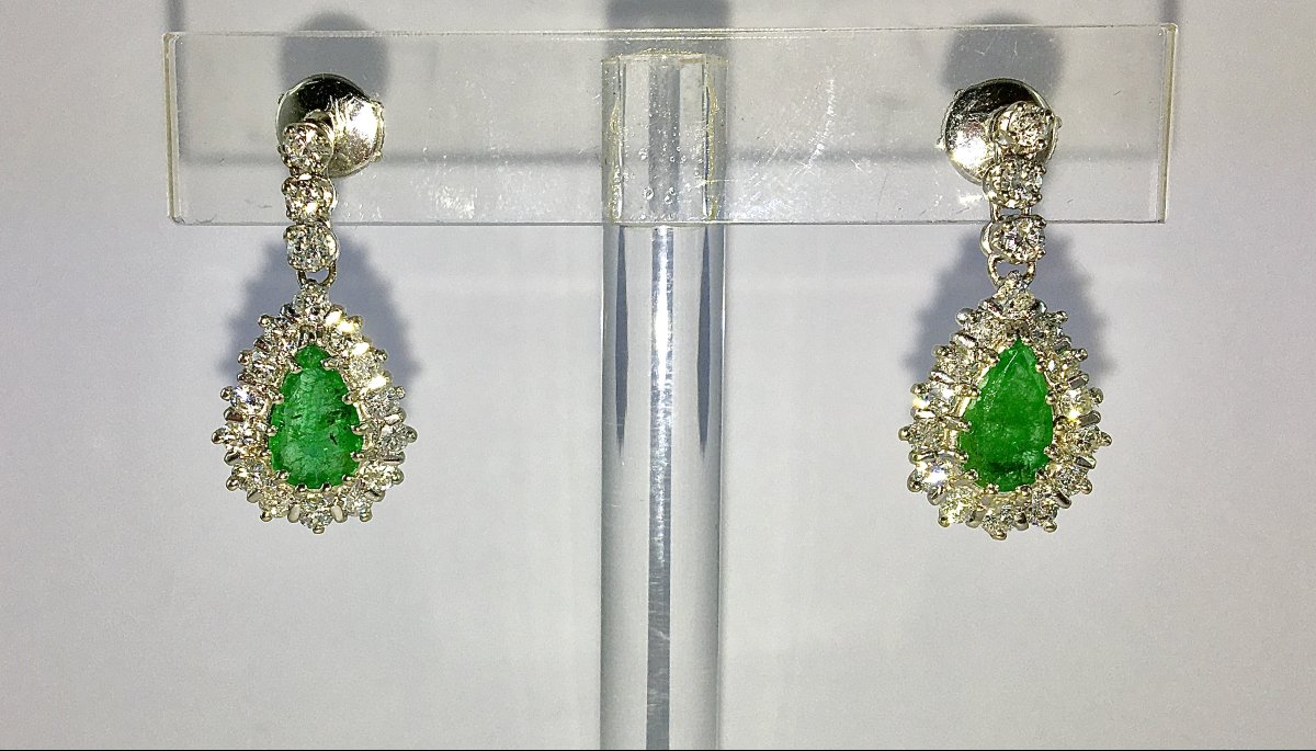 Boucles d'Oreilles Pendants Poires D’emeraude Entourage Diamants Sur Or Blanc-photo-2