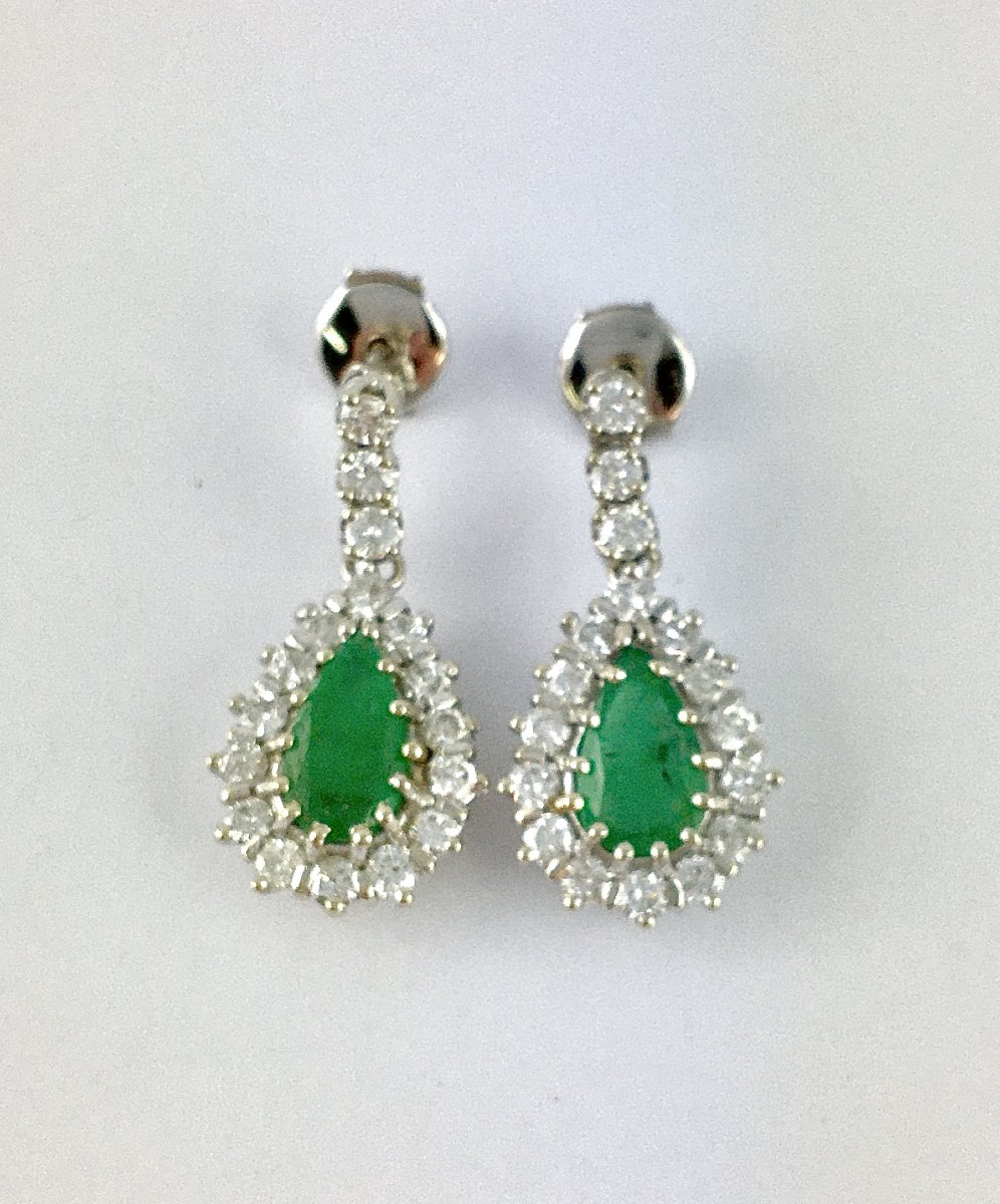Boucles d'Oreilles Pendants Poires D’emeraude Entourage Diamants Sur Or Blanc-photo-3