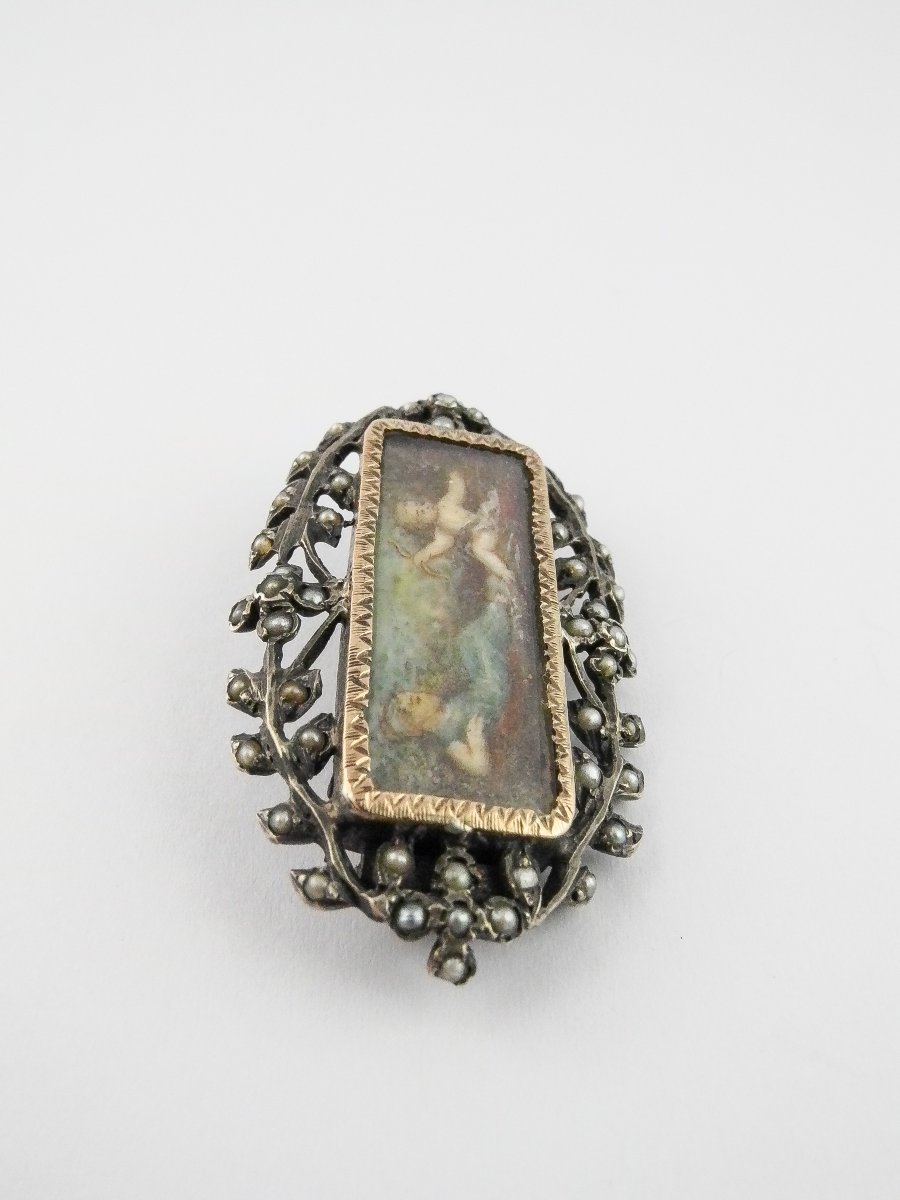 Miniature Brooch And Fine Pearls On Silver And Vermeil -photo-1