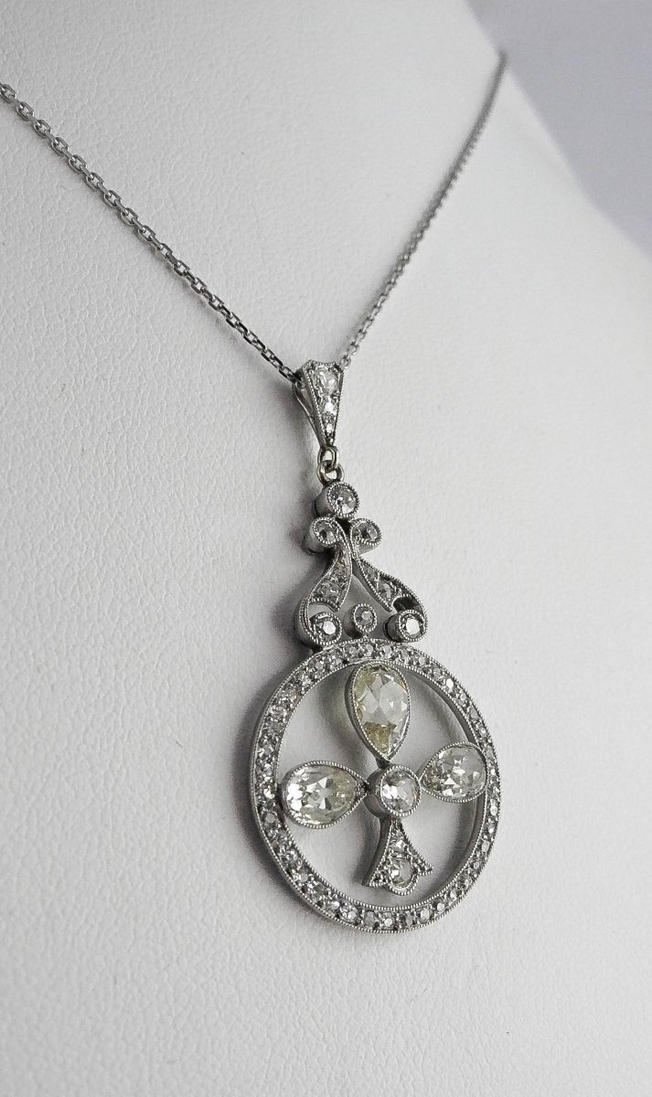 Art Deco Clover Pendant With Antique Pear Cut Diamonds In White Gold-photo-2