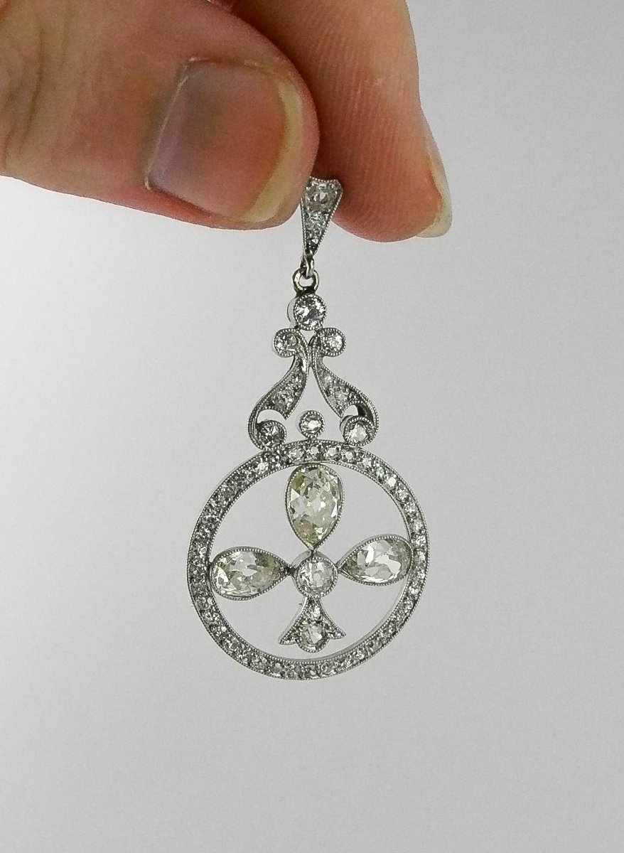 Art Deco Clover Pendant With Antique Pear Cut Diamonds In White Gold-photo-4