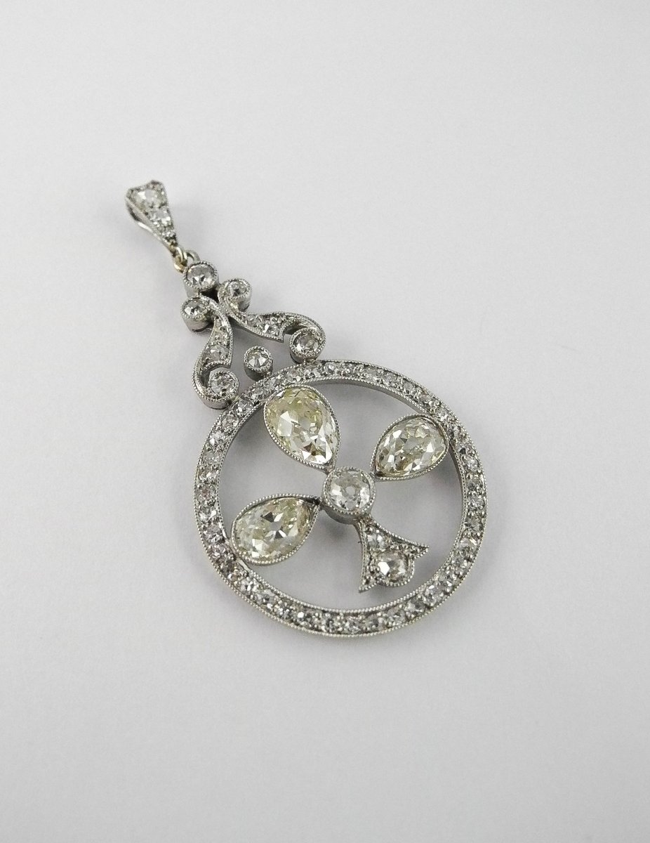 Art Deco Clover Pendant With Antique Pear Cut Diamonds In White Gold-photo-2