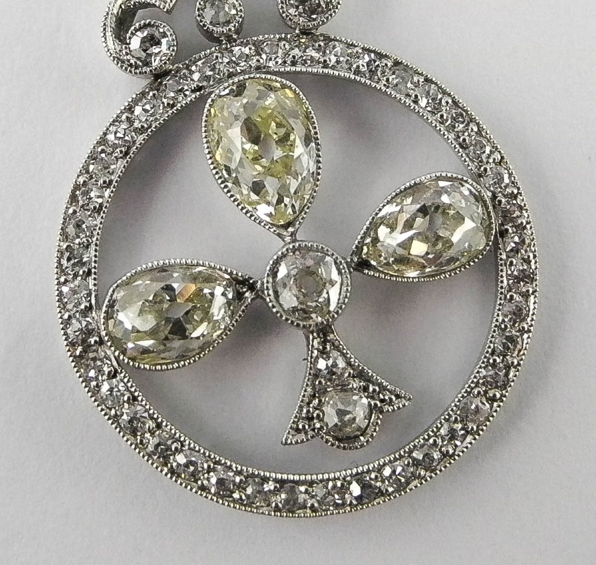 Art Deco Clover Pendant With Antique Pear Cut Diamonds In White Gold-photo-4