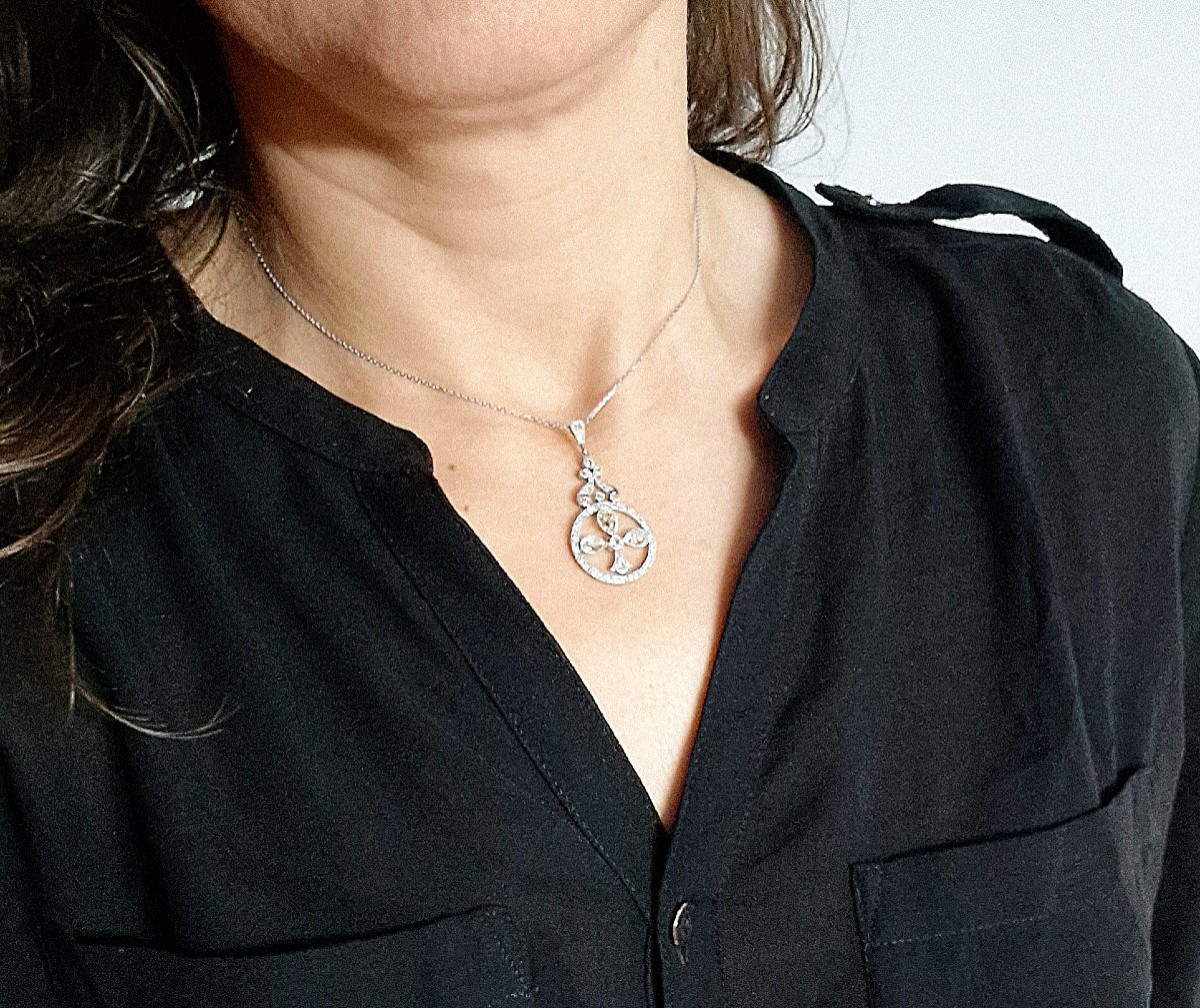 Art Deco Clover Pendant With Antique Pear Cut Diamonds In White Gold-photo-8