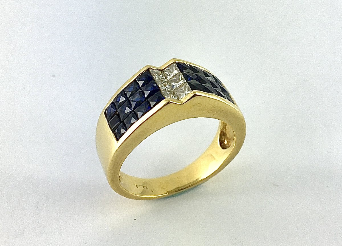 Bandeau Ring Of Calibrated Sapphires With Mystery Setting And Princess-cut Diamonds In Yellow Gold-photo-2