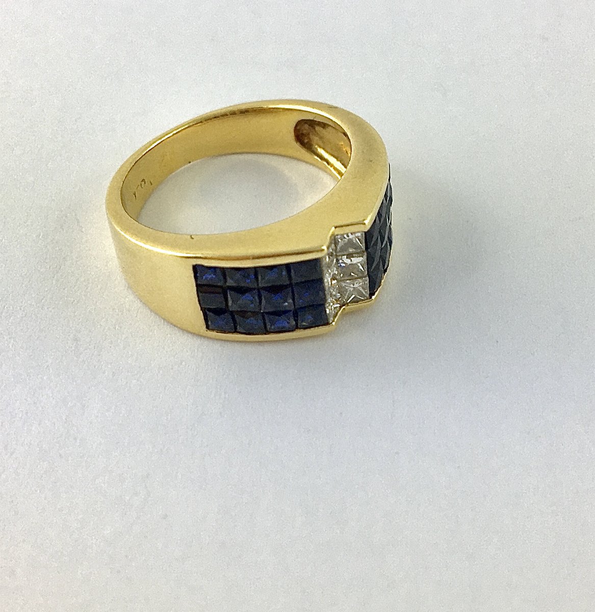 Bandeau Ring Of Calibrated Sapphires With Mystery Setting And Princess-cut Diamonds In Yellow Gold-photo-2