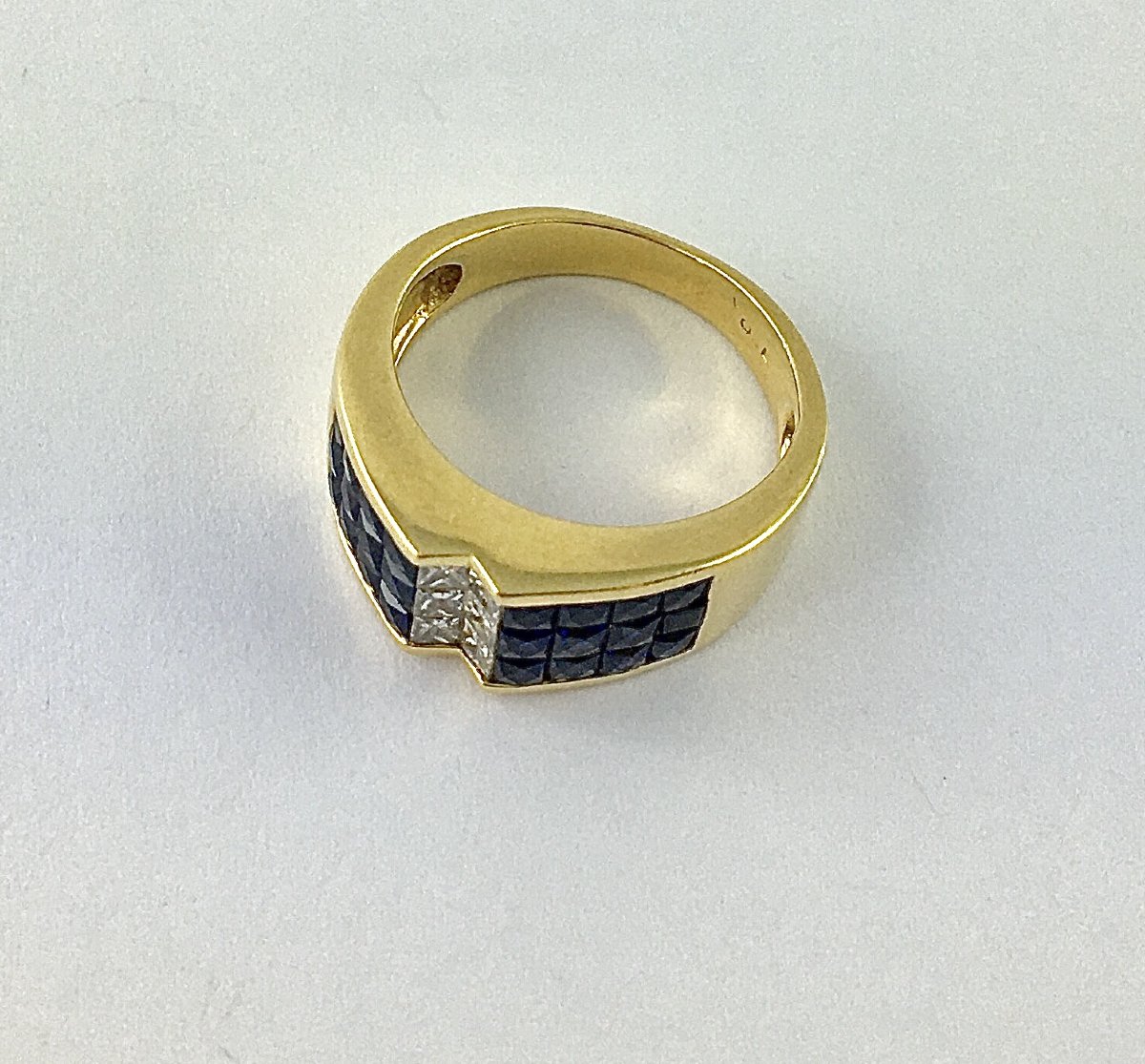 Bandeau Ring Of Calibrated Sapphires With Mystery Setting And Princess-cut Diamonds In Yellow Gold-photo-6