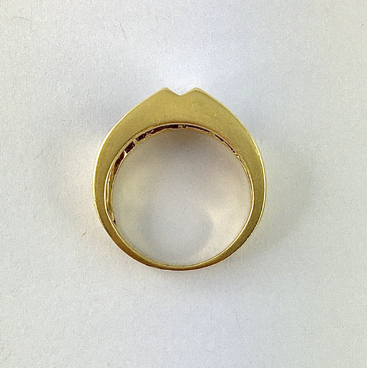 Bandeau Ring Of Calibrated Sapphires With Mystery Setting And Princess-cut Diamonds In Yellow Gold-photo-7