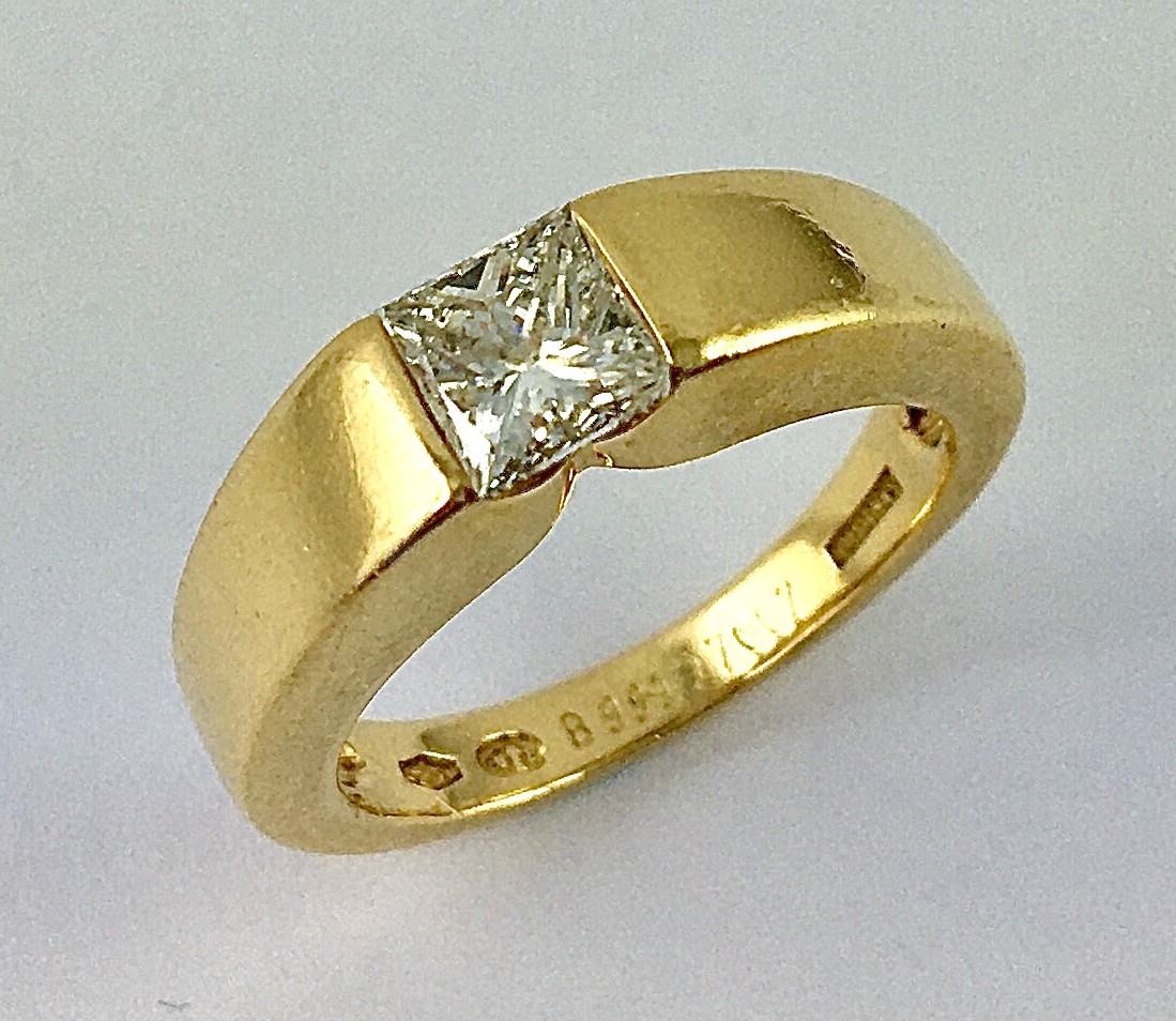Boucheron Princess Cut Diamond Solitaire Ring In Yellow Gold