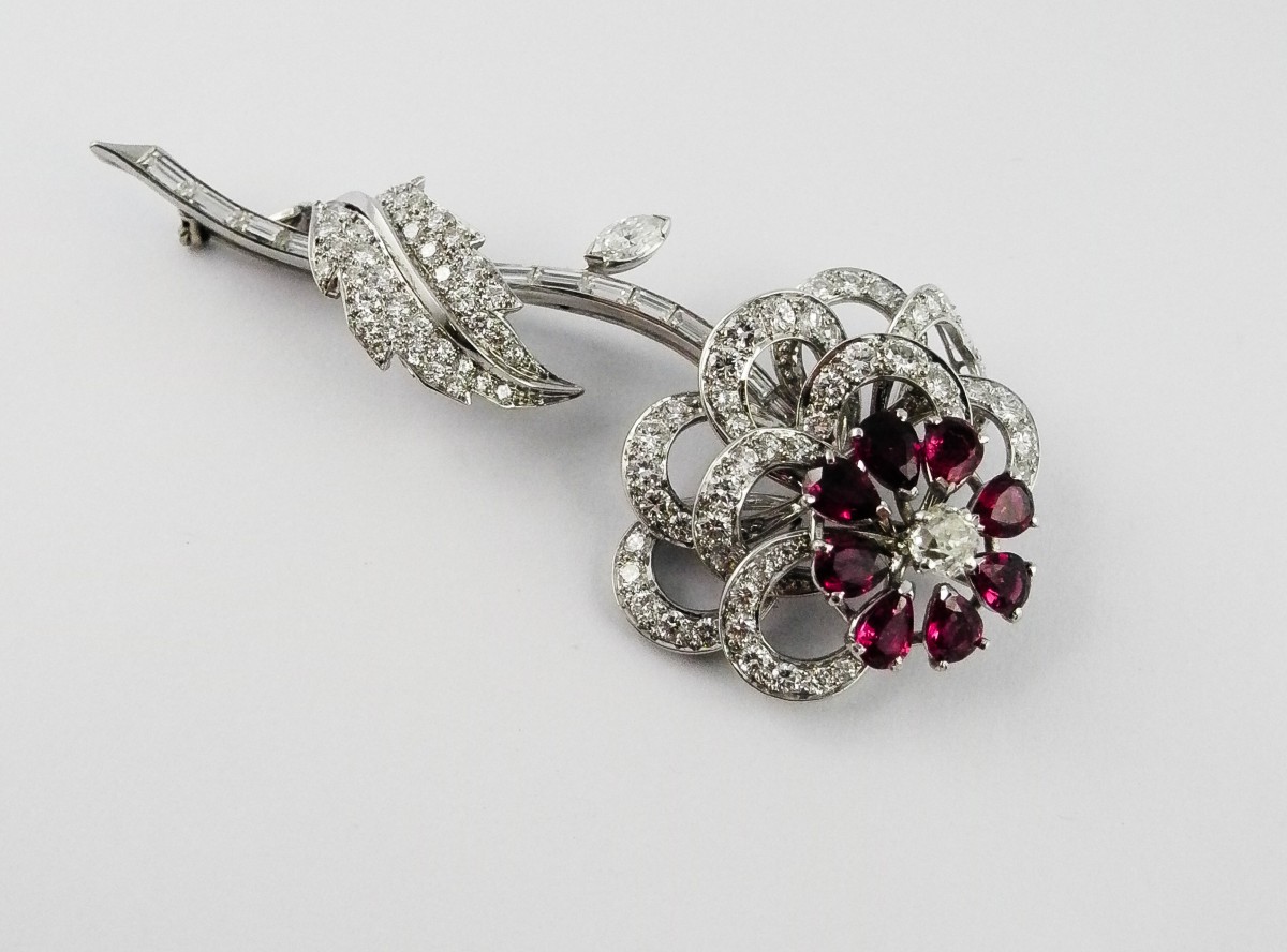 Broche/ Pendentif Fleur Rubis et Diamants sur Platine 