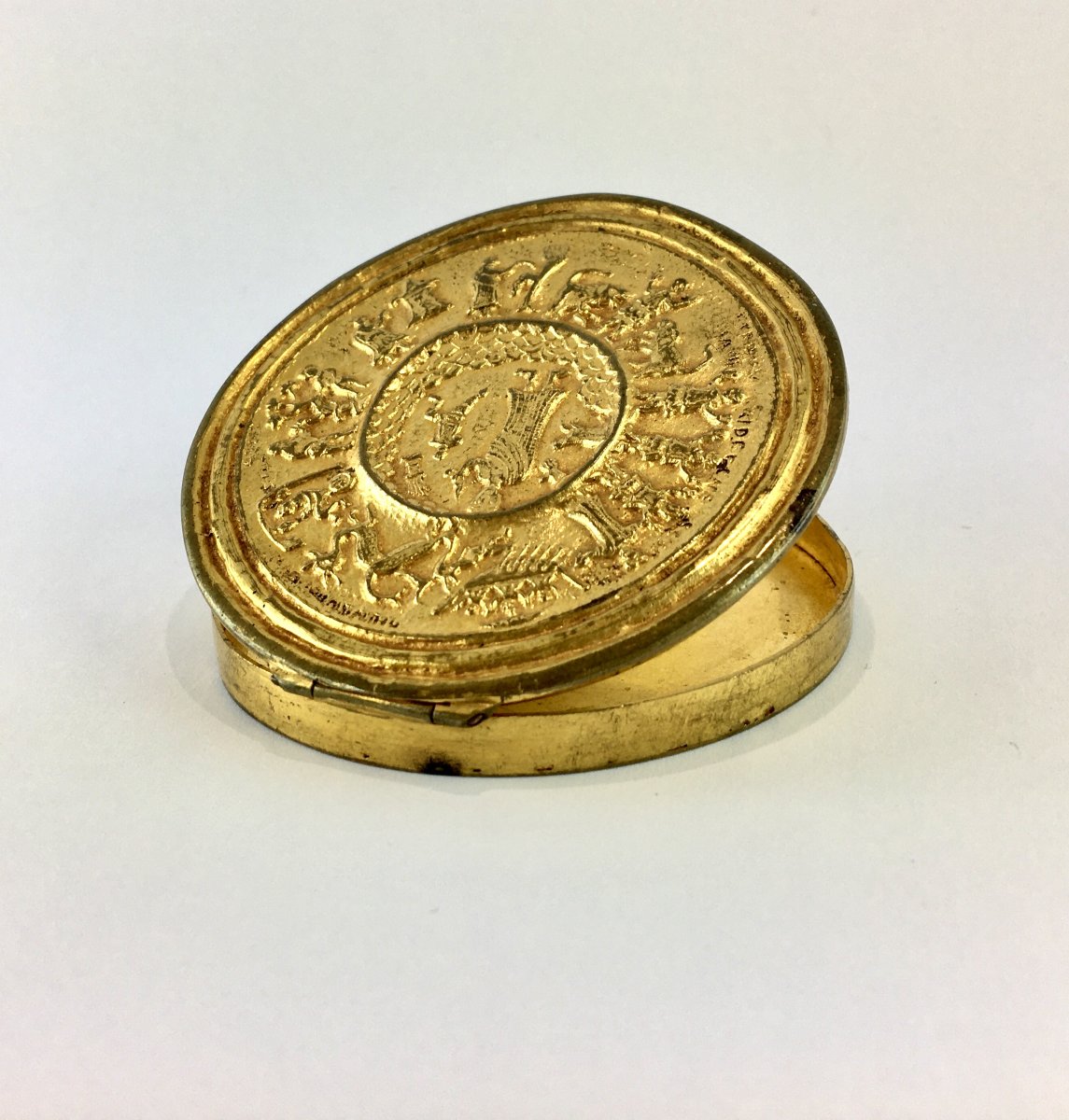 Moses Powder Compact, Crossing The Desert, By Line Vautrin, In Gilded Bronze Circa 1950-photo-4