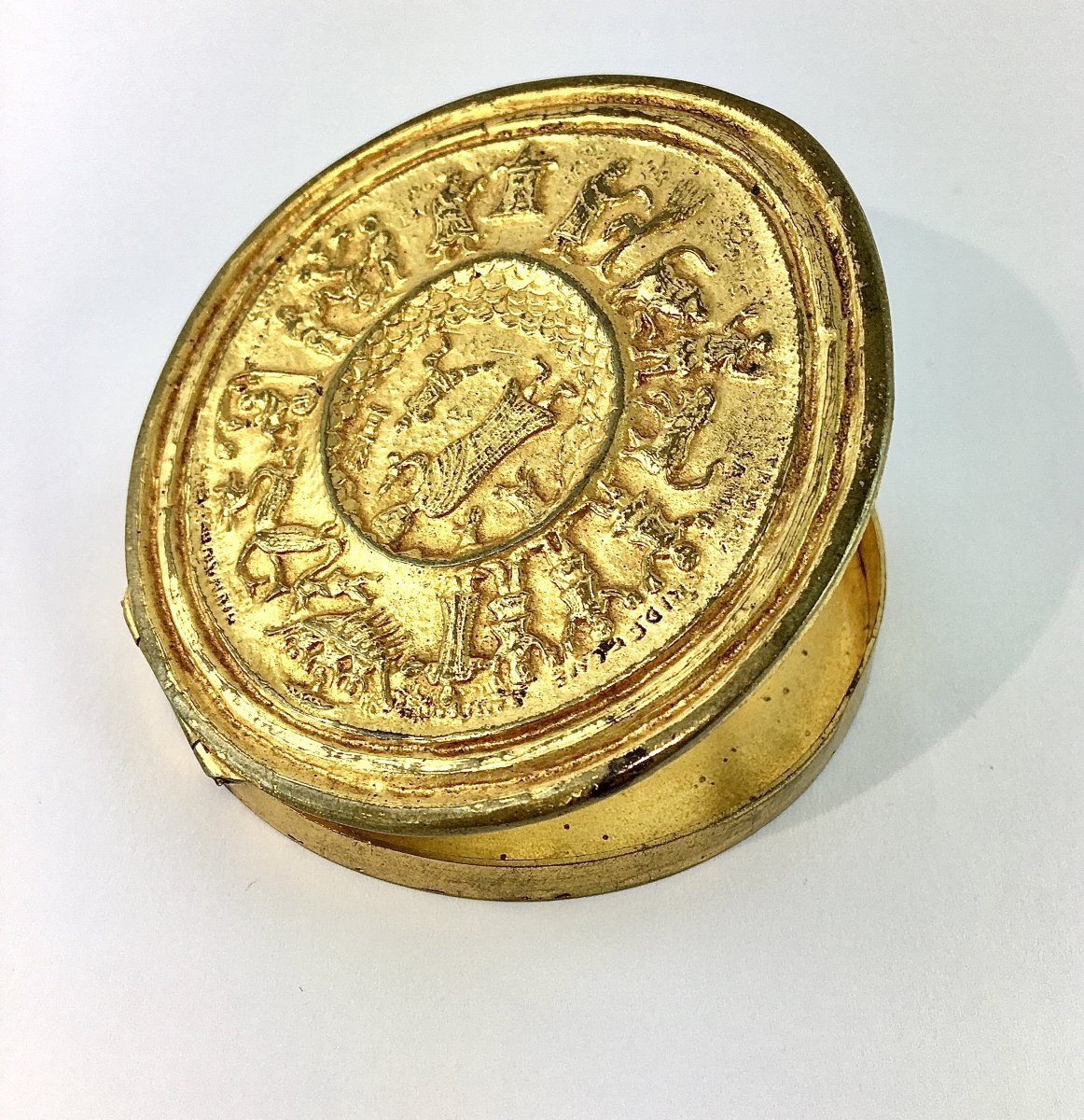 Moses Powder Compact, Crossing The Desert, By Line Vautrin, In Gilded Bronze Circa 1950-photo-1