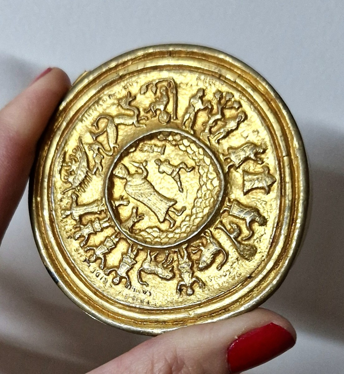 Moses Powder Compact, Crossing The Desert, By Line Vautrin, In Gilded Bronze Circa 1950