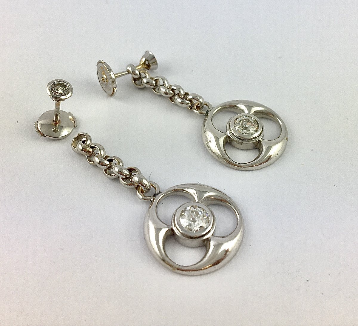 Boucles d'Oreilles Pendants Diamants sur Or Blanc Puces et Pendants Amovibles-photo-2