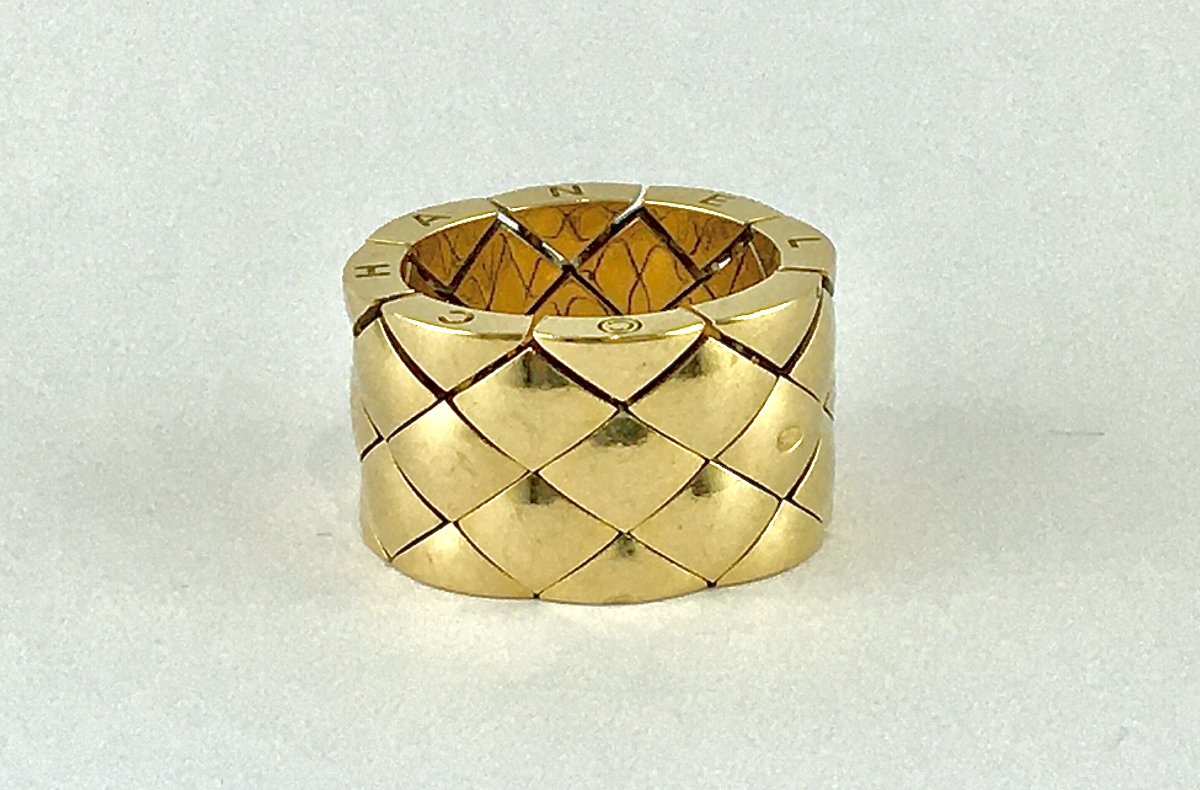 Chanel Matelassé Vintage Yellow Gold Ring With Matelassé Pattern-photo-1
