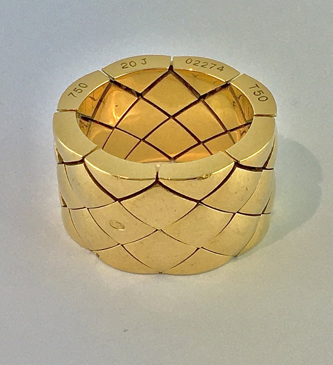Chanel Matelassé Vintage Yellow Gold Ring With Matelassé Pattern-photo-4