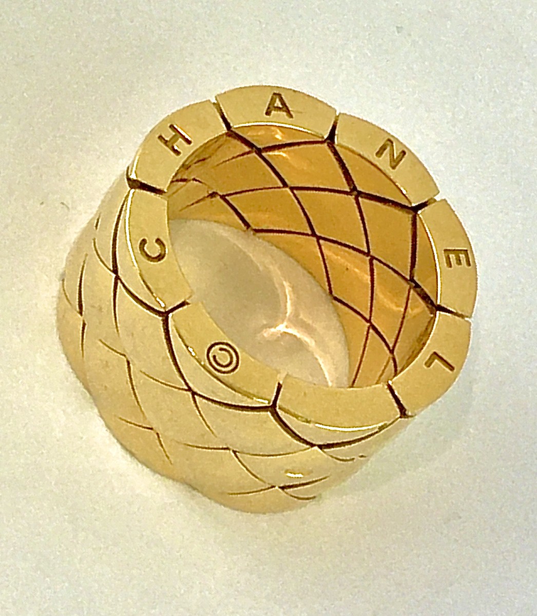 Chanel Matelassé Vintage Yellow Gold Ring With Matelassé Pattern