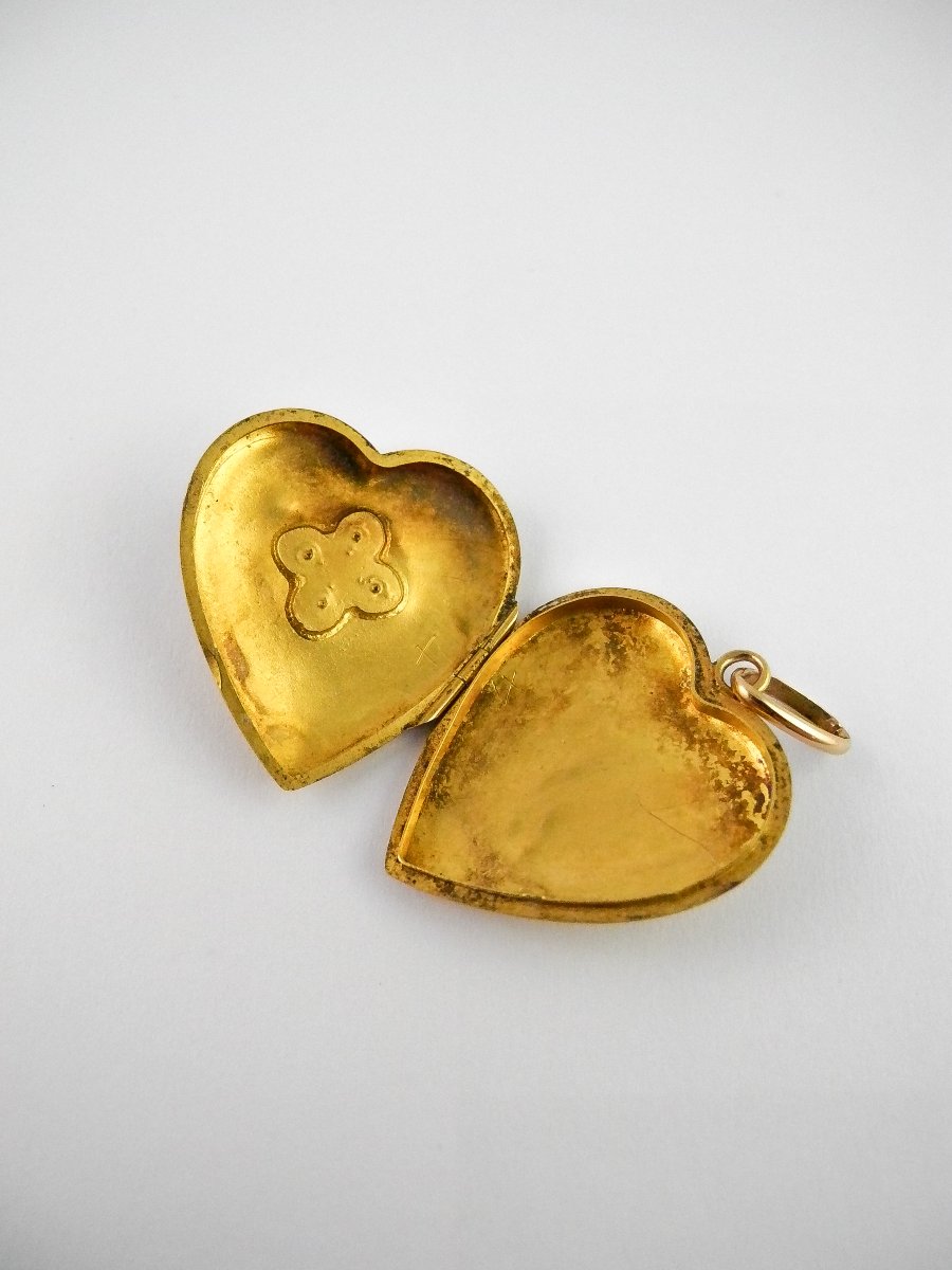 Heart-shaped Locket Pendant With 4-leaf Clover Motif And Fine Pearls / Yellow Gold, Sentimental Jewelry-photo-5