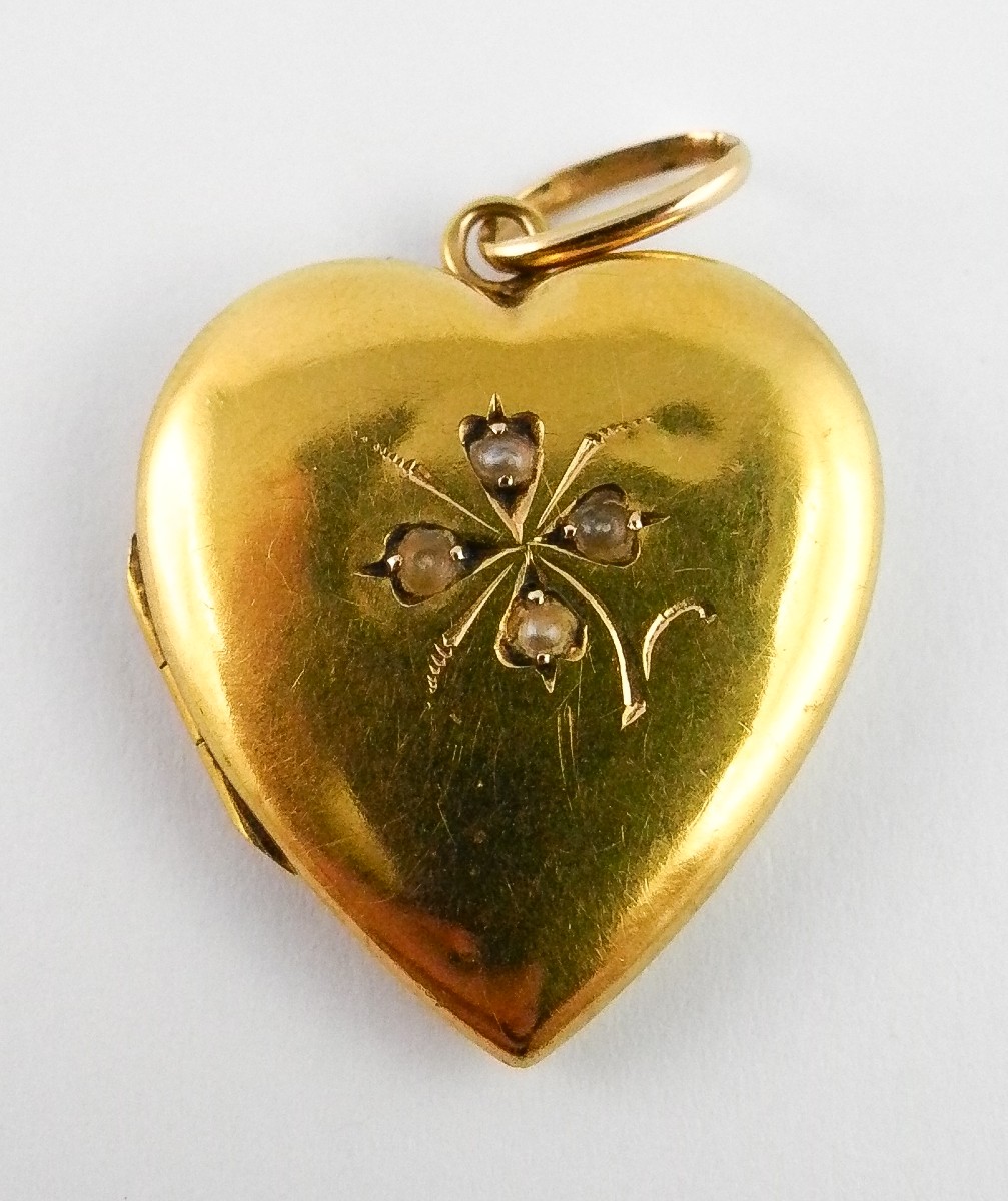 Heart-shaped Locket Pendant With 4-leaf Clover Motif And Fine Pearls / Yellow Gold, Sentimental Jewelry
