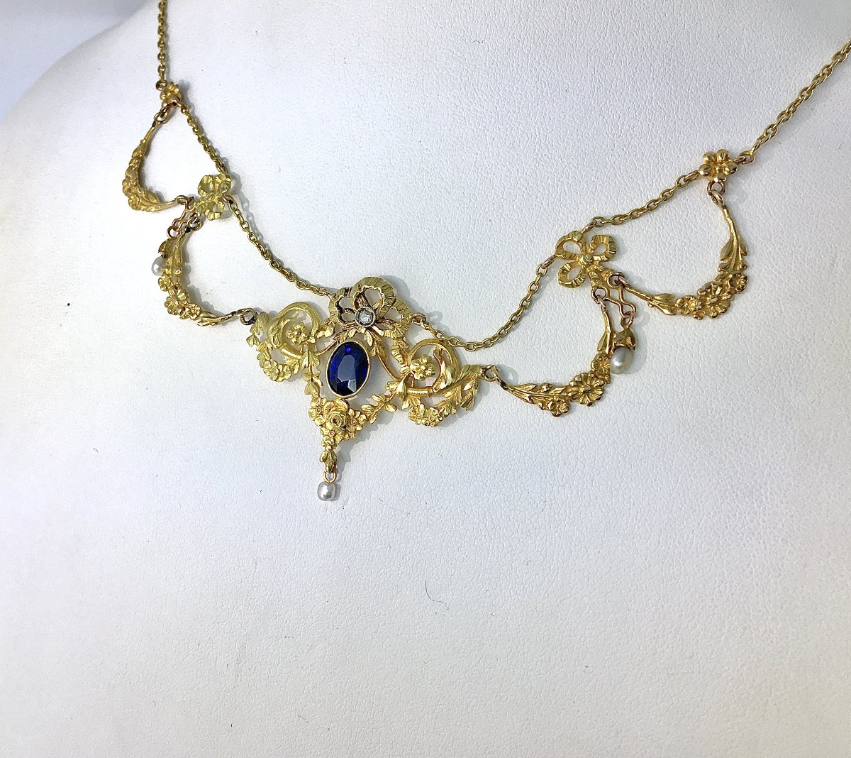 Belle Epoque Drapery Garland Necklace With Synthetic Sapphire, Diamond & Fine Pearls On Yellow Gold-photo-3