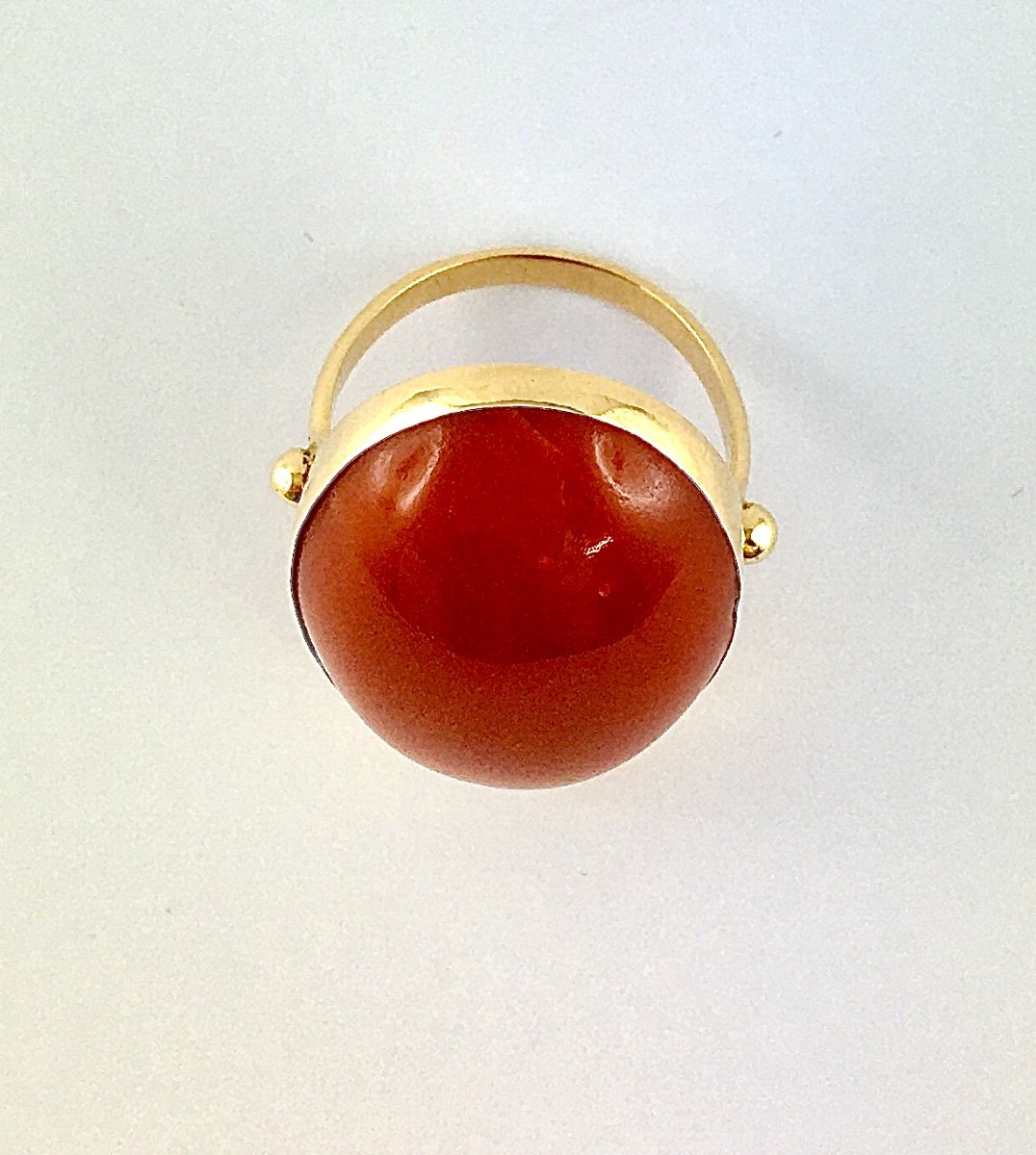 Antique Red Coral Cabochon Ring On Yellow Gold-photo-3