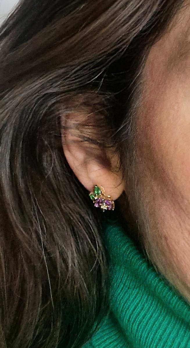 Stud Earrings With Floral Motif, Emeralds, Amethysts And Diamonds On Yellow Gold-photo-8