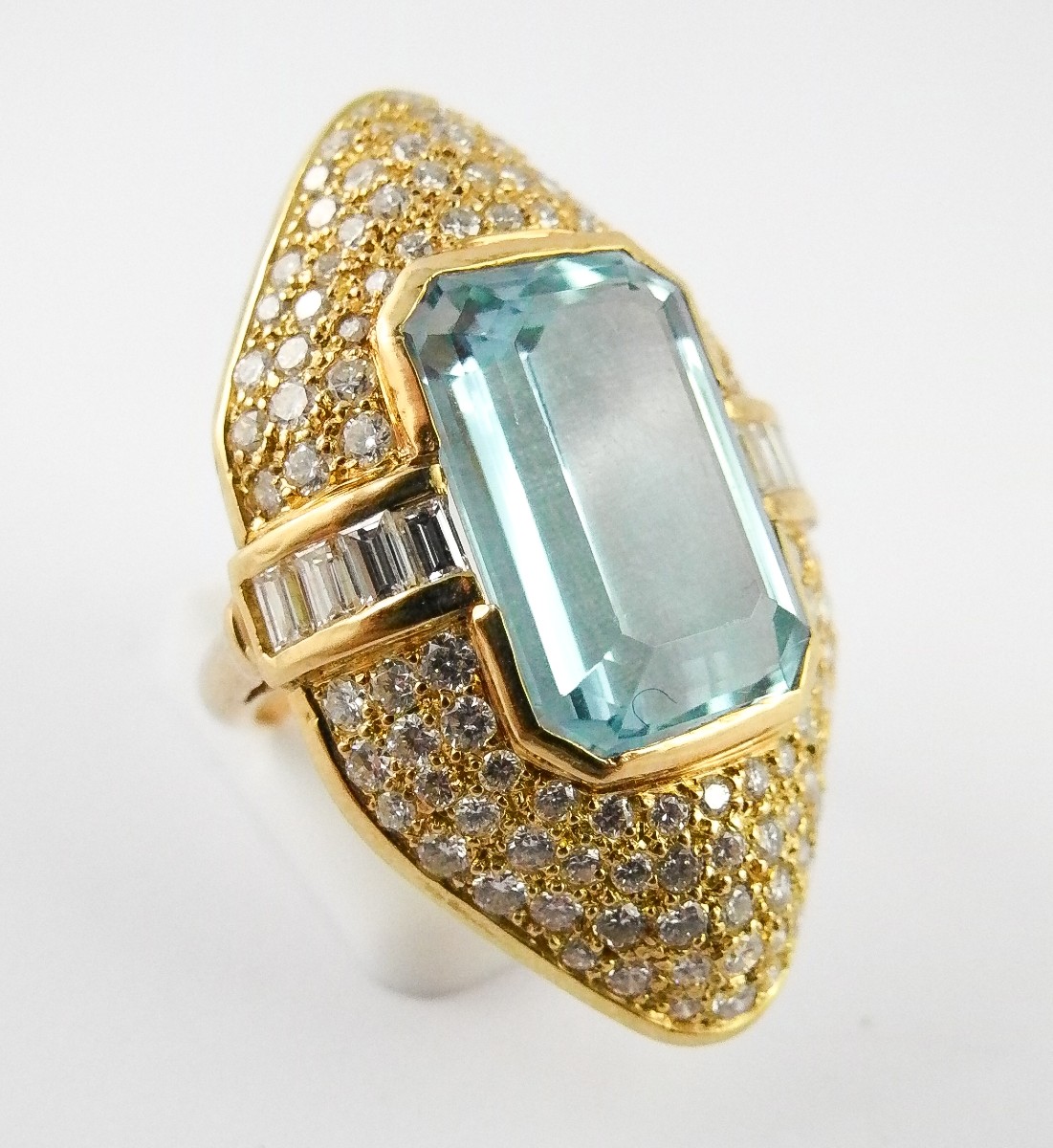 Bague Marquise Aigue-marine Pavage De Diamants Sur Or Jaune
