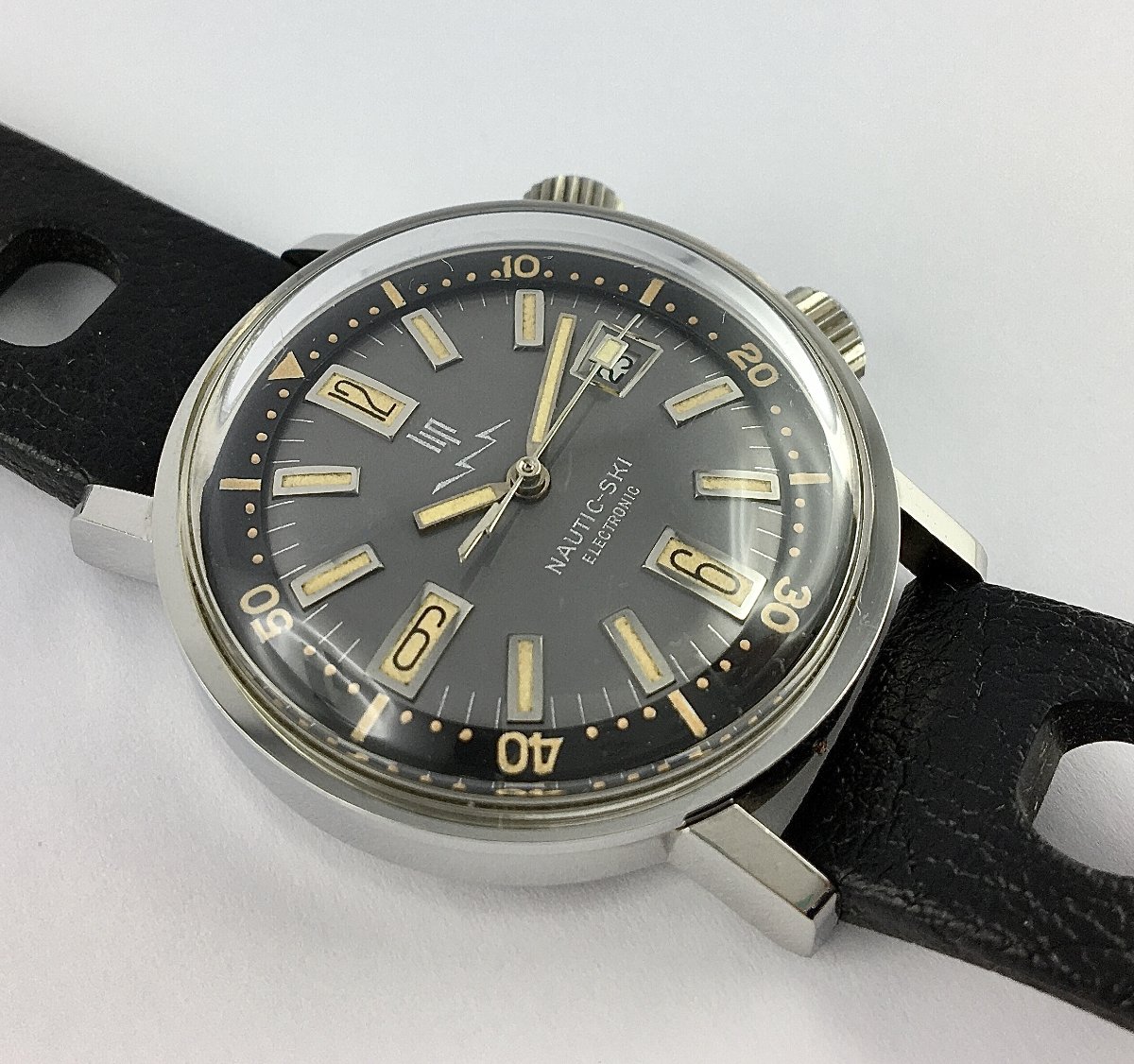 Lip Nautic Ski Electronic Date Watch 1970 Steel On Tropic Bracelet New Old Stock-photo-2