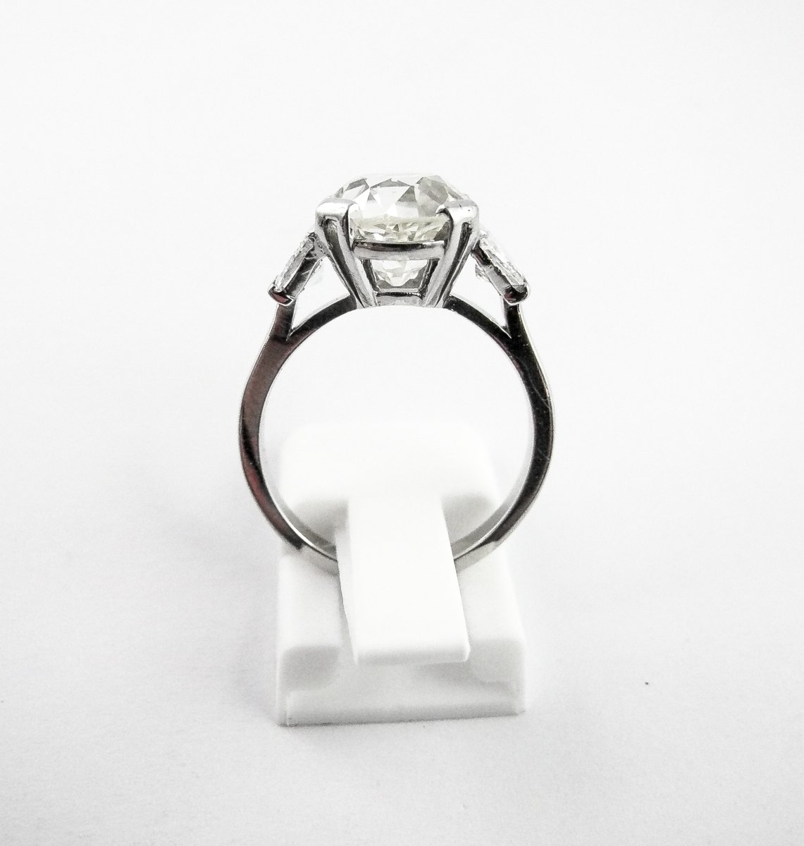 Bague Solitaire Style Art Déco Diamant Taille Ancienne 3,95 ct Et Diamants Teppers Sur Platine-photo-2