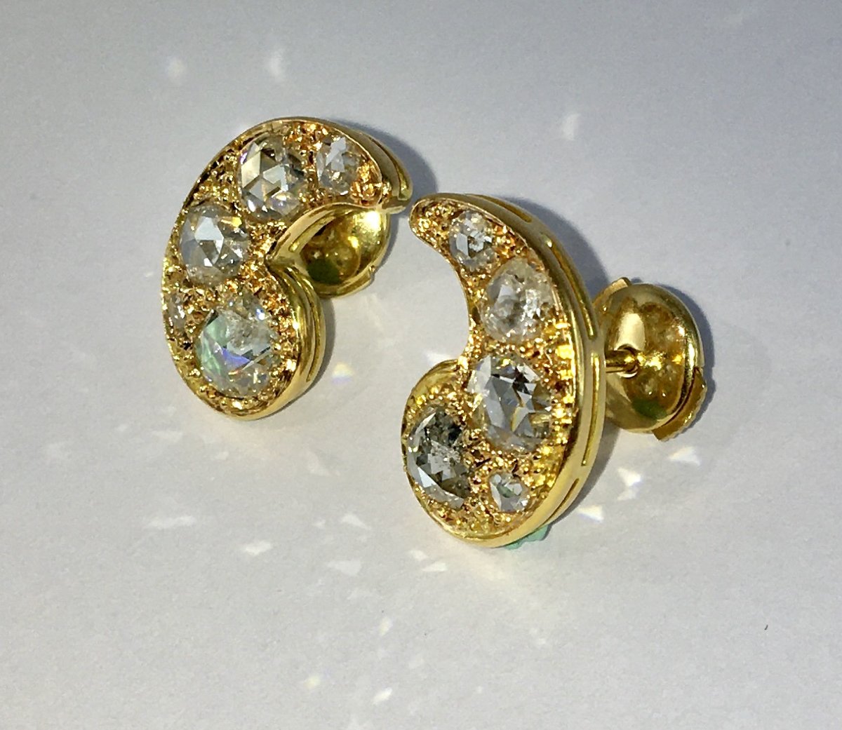 Boucles d’Oreilles Motif Cachemire Diamants Tailles Rose sur Or Jaune -photo-1