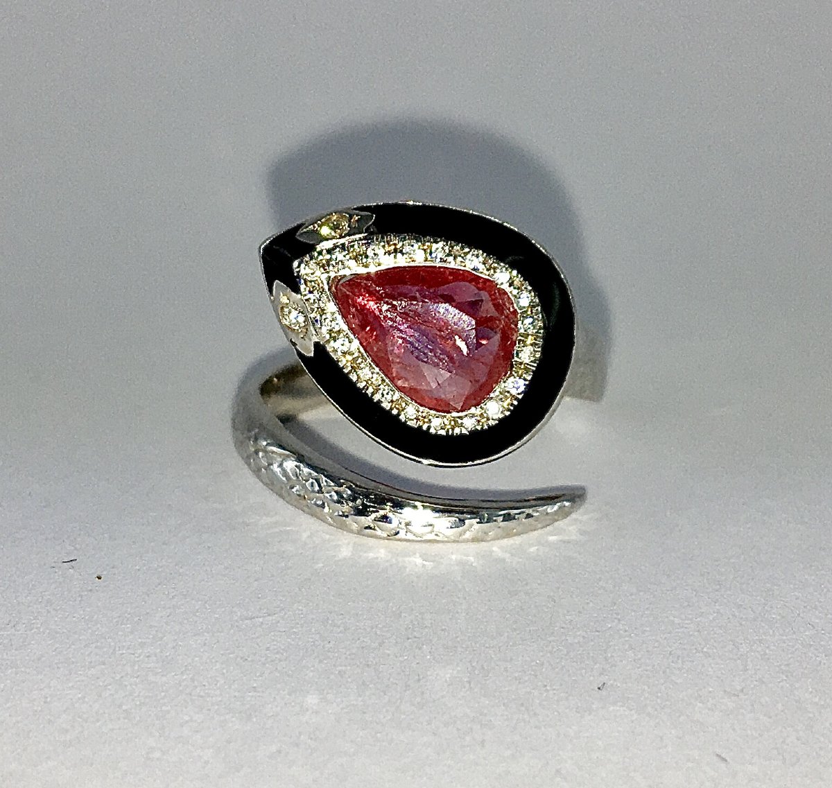 Bague Serpent Rubis Poire, Email Noir et Diamants sur Or Blanc-photo-2