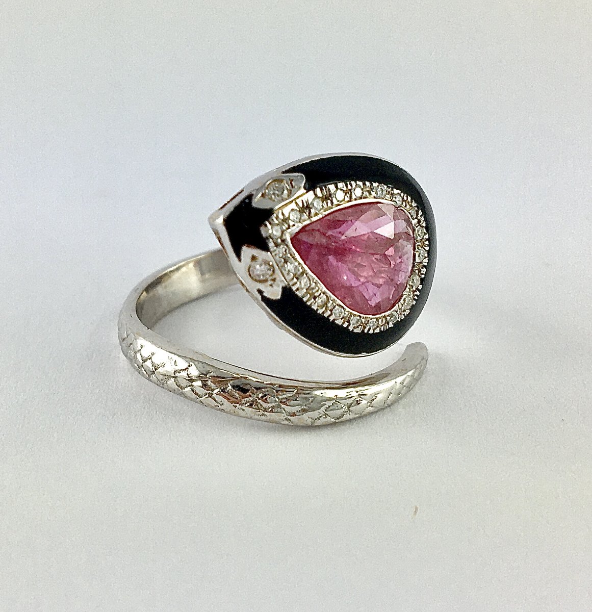 Bague Serpent Rubis Poire, Email Noir et Diamants sur Or Blanc-photo-3