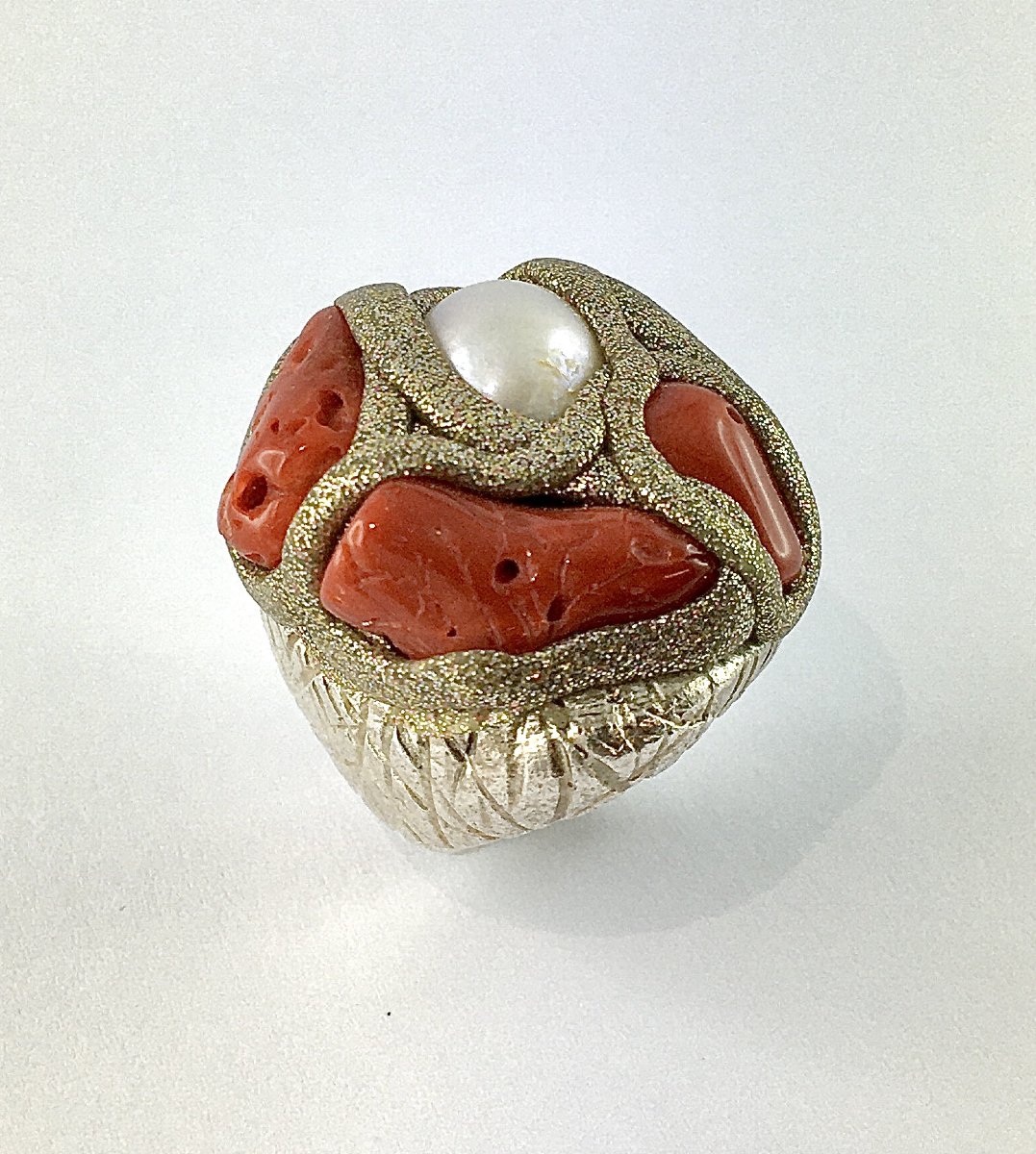 Estrosia Ball Ring With Coral, Pearl And Resin On Silver-photo-3