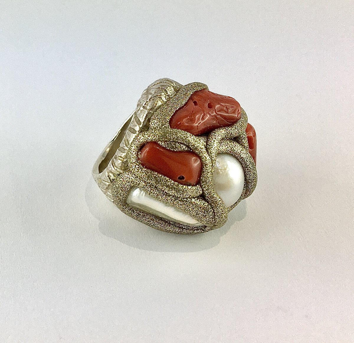 Estrosia Ball Ring With Coral, Pearl And Resin On Silver-photo-4