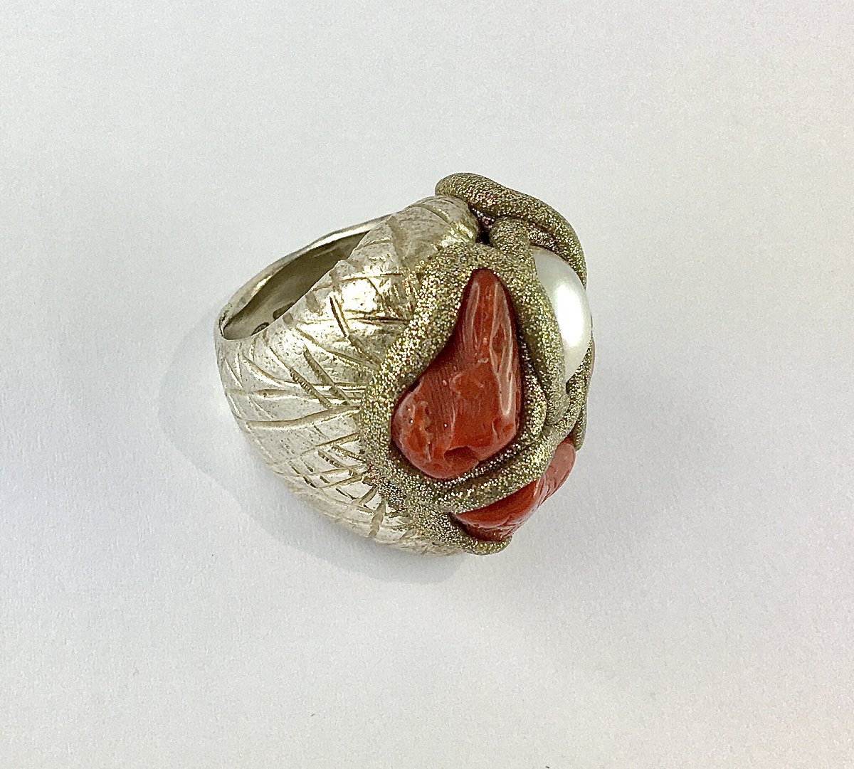 Estrosia Ball Ring With Coral, Pearl And Resin On Silver-photo-1