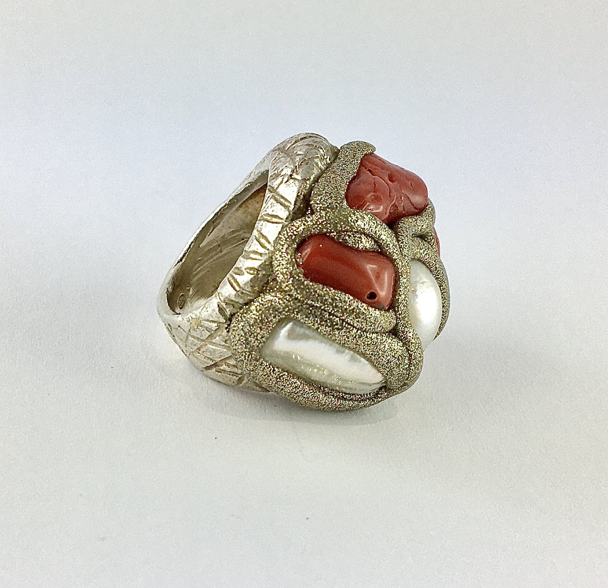 Estrosia Ball Ring With Coral, Pearl And Resin On Silver-photo-2