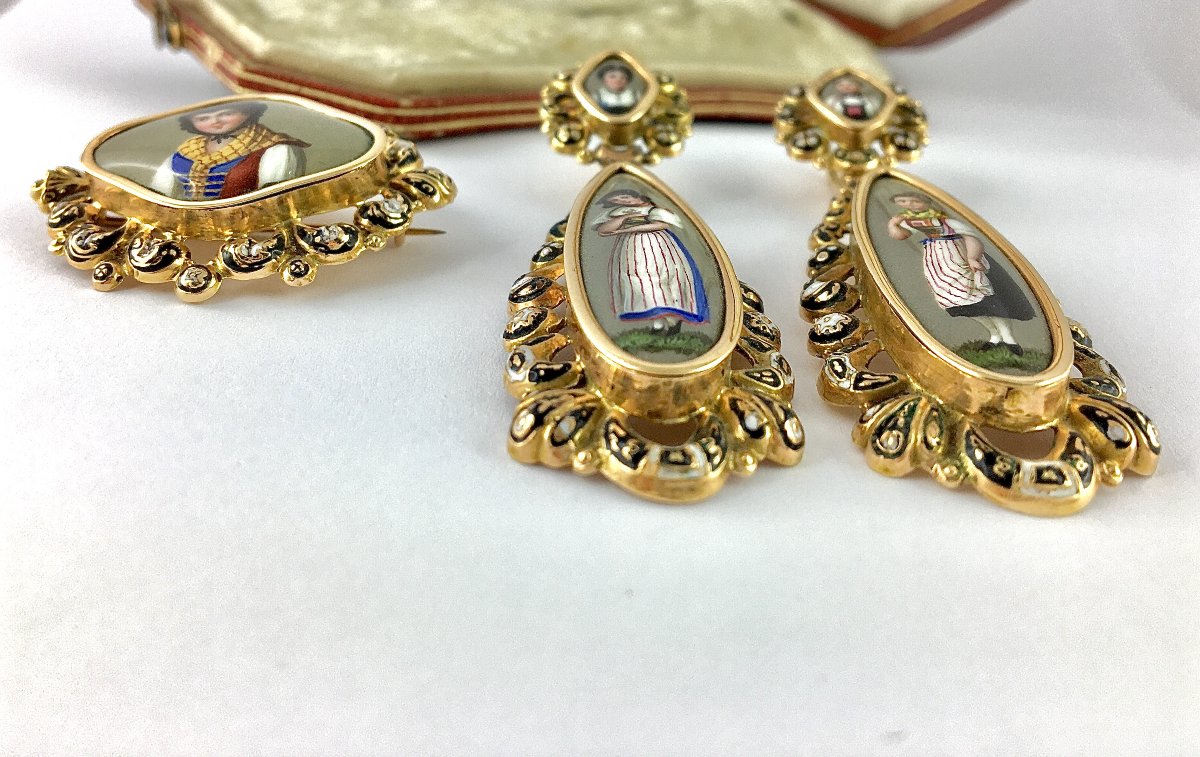 1/2 Parure Tradition Régionale, Broche & Boucles d'Oreilles/Or rose, Miniatures Email 1840-1860-photo-2