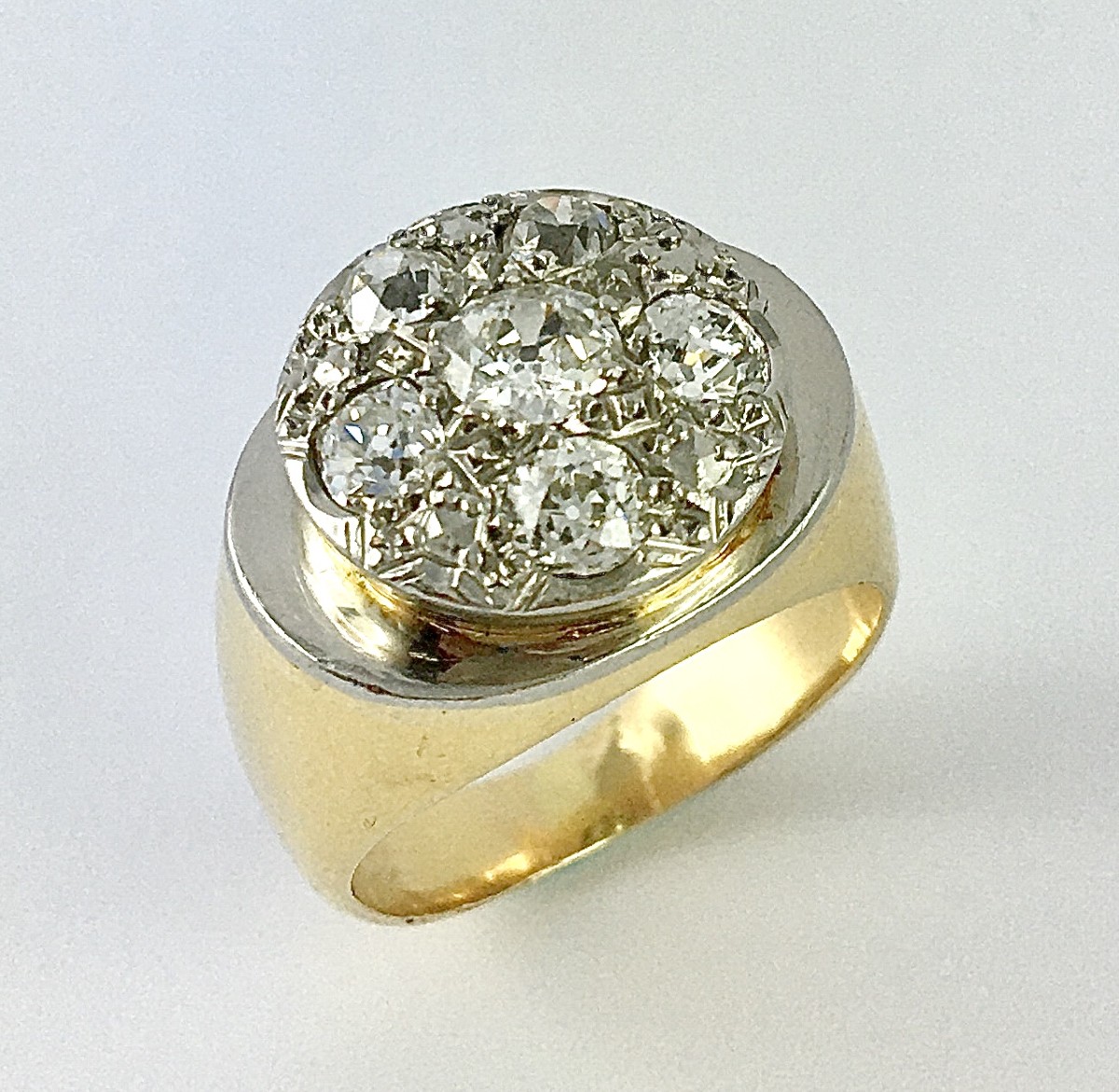Bague Tank Années 40 Ovale Or Jaune et Pavage de Diamants Sur Platine