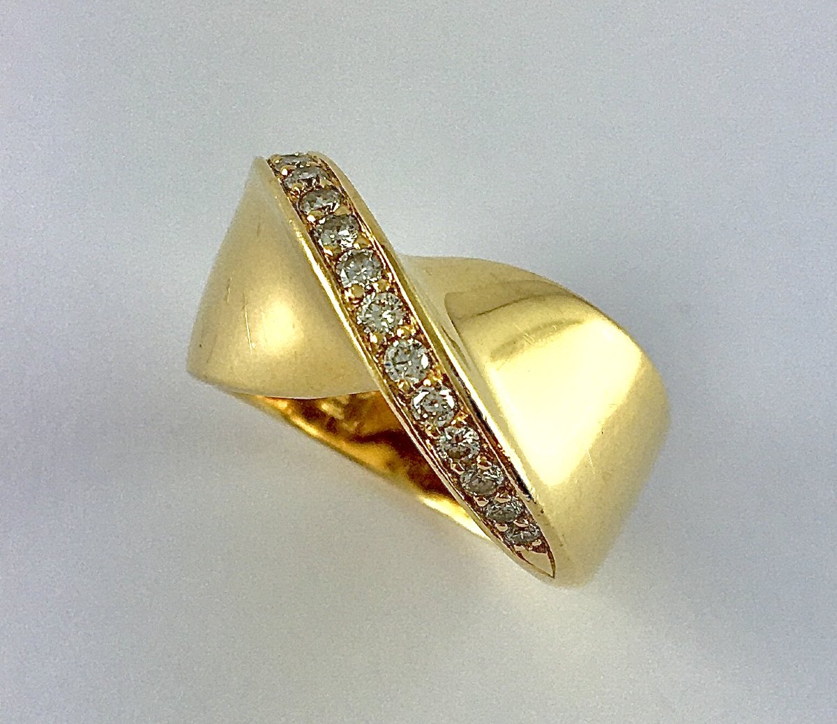 Ring Twisted Ribbon Bow Effect Line Of Diamonds On Yellow Gold-photo-2