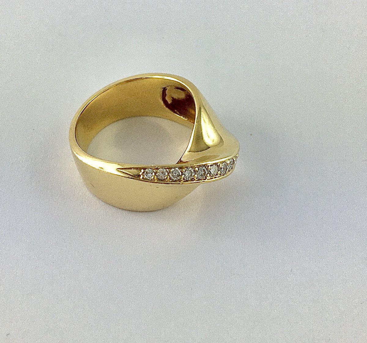 Ring Twisted Ribbon Bow Effect Line Of Diamonds On Yellow Gold-photo-4