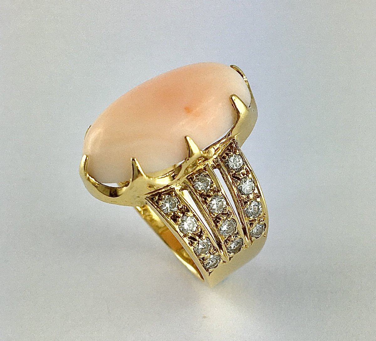 Cabochon Coral Peau d'Ange Ring With Diamonds On Yellow Gold-photo-3