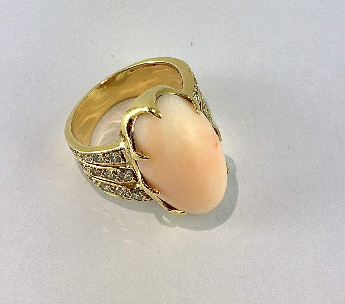 Cabochon Coral Peau d'Ange Ring With Diamonds On Yellow Gold-photo-1