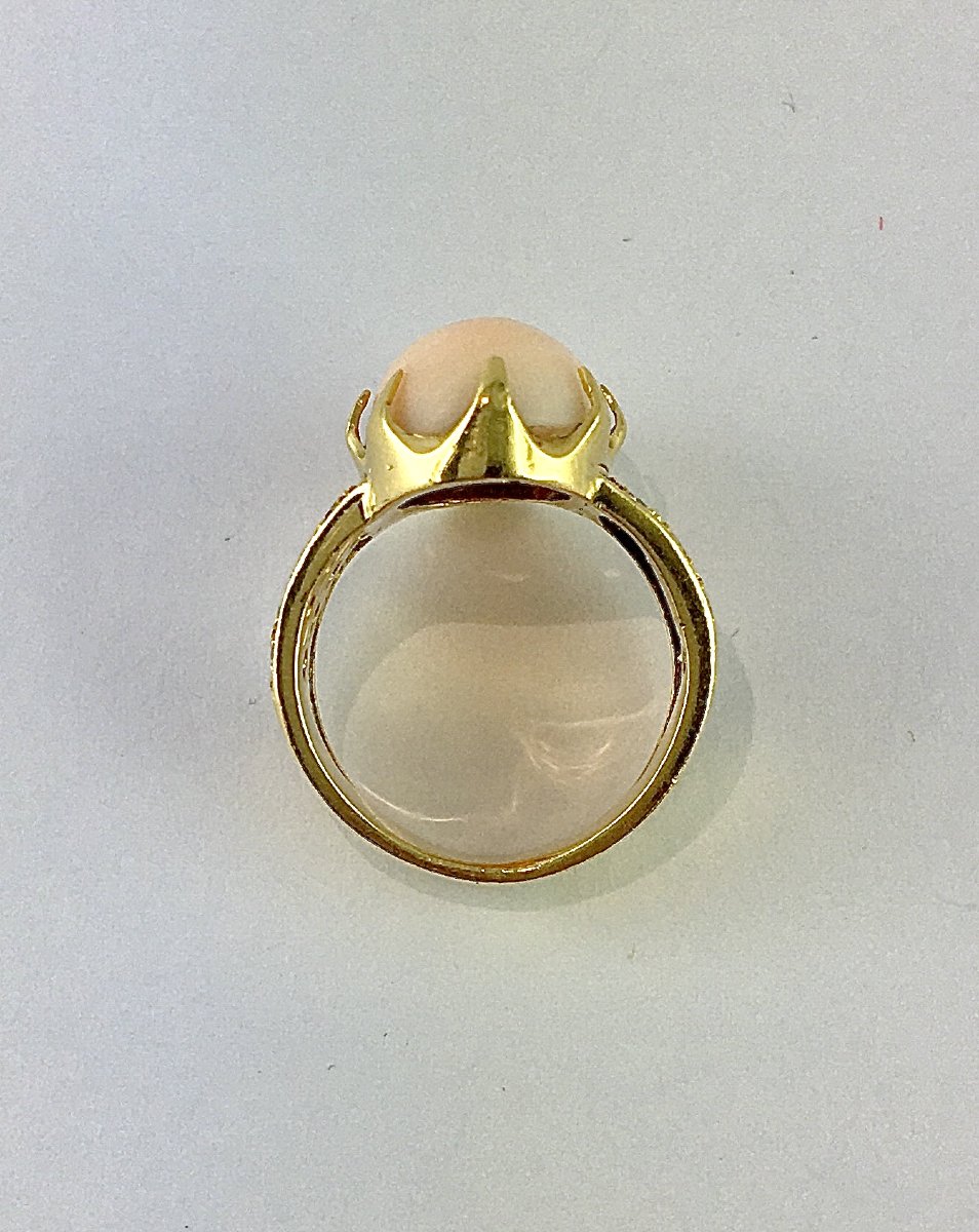 Cabochon Coral Peau d'Ange Ring With Diamonds On Yellow Gold-photo-5