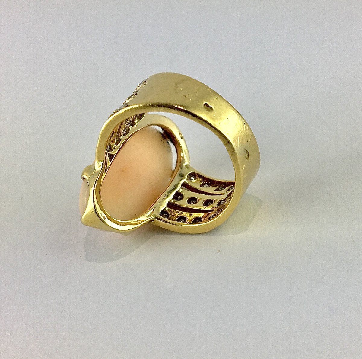 Cabochon Coral Peau d'Ange Ring With Diamonds On Yellow Gold-photo-6