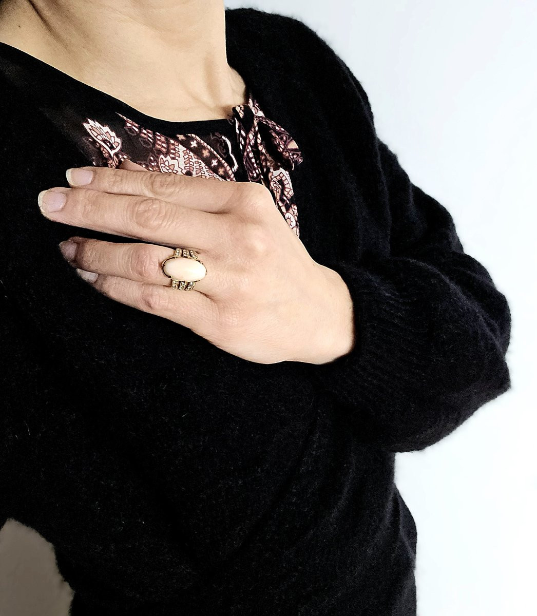 Cabochon Coral Peau d'Ange Ring With Diamonds On Yellow Gold-photo-7