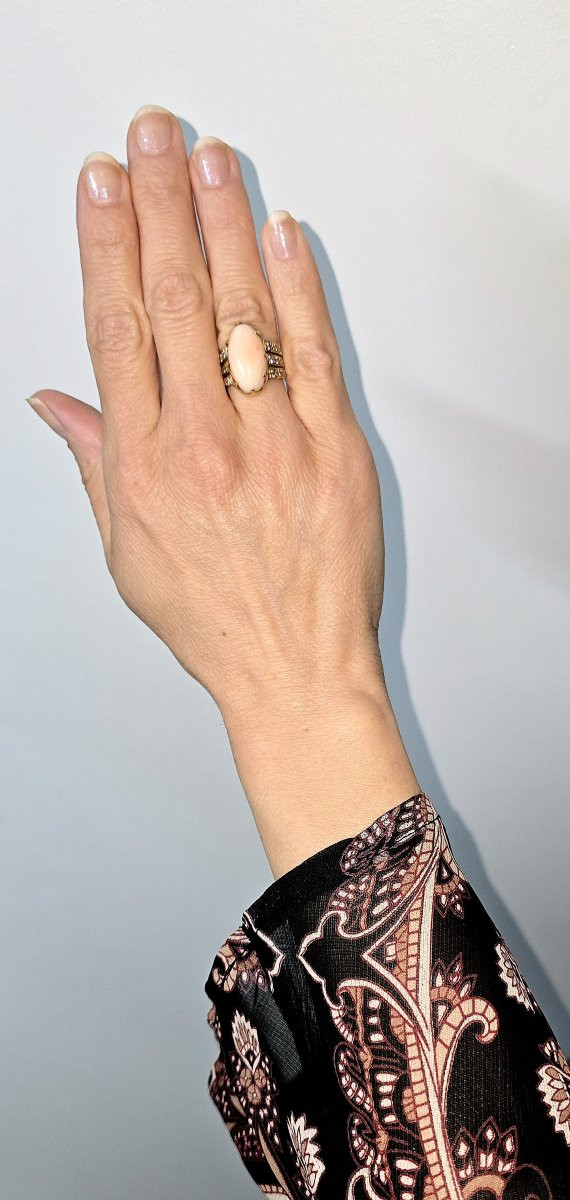 Cabochon Coral Peau d'Ange Ring With Diamonds On Yellow Gold-photo-8