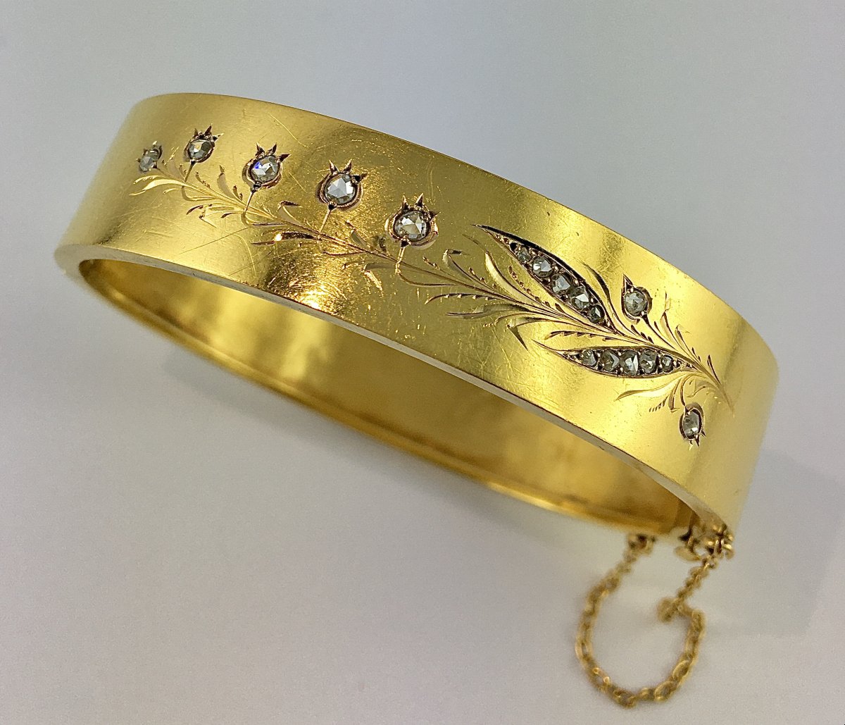 Bracelet Manchette Jonc Ouvrant Motif Muguet Diamants sur Or Jaune Belle Epoque-photo-1