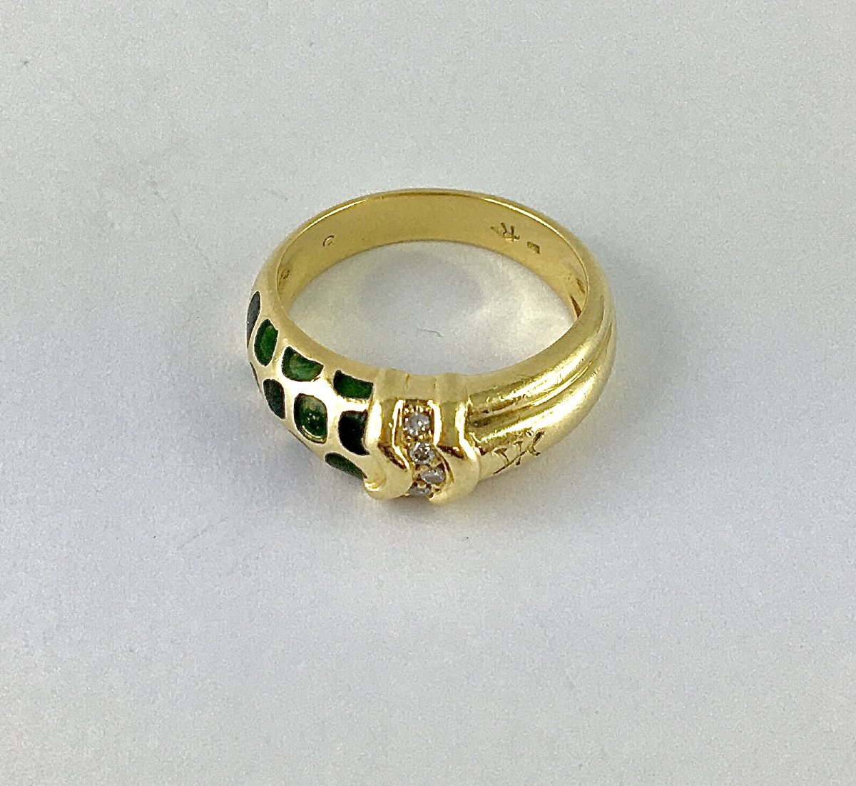 Bague Signée Korloff, Motif Stylisé de Panthère, Laque Noire et Verte, Diamants sur Or Jaune-photo-4